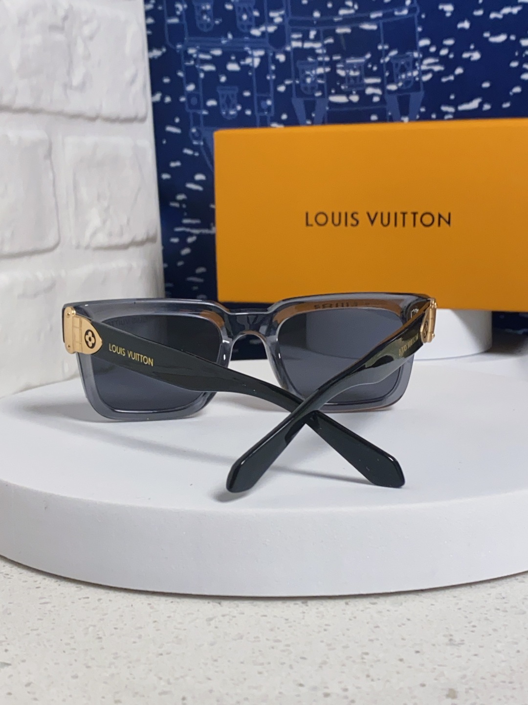 LouisVuitton路易威登 2025新款花朵金属配件方形眼镜个性太阳眼镜 欧美时尚太阳镜韩版潮流墨
