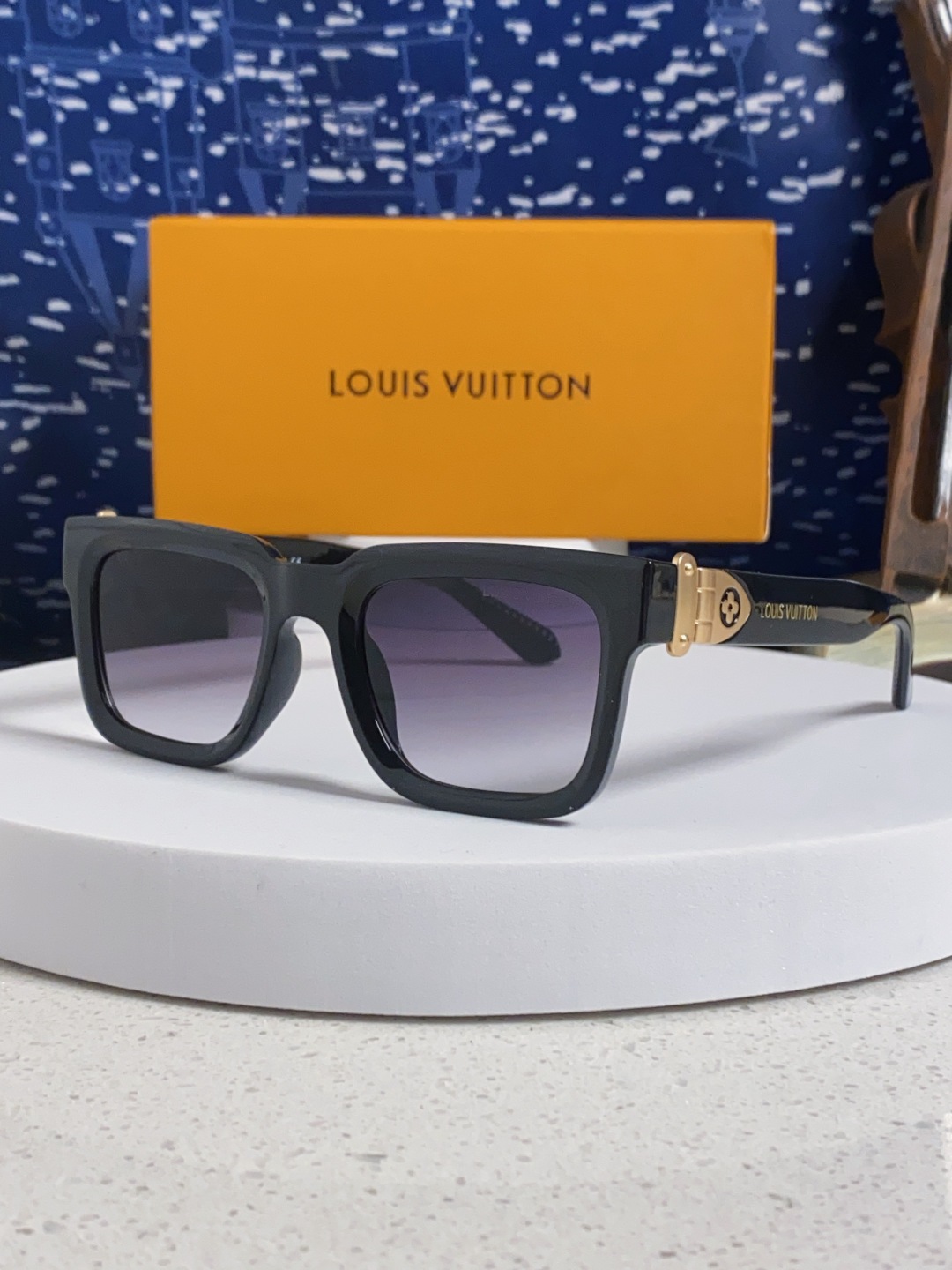 LouisVuitton路易威登 2025新款花朵金属配件方形眼镜个性太阳眼镜 欧美时尚太阳镜韩版潮流墨