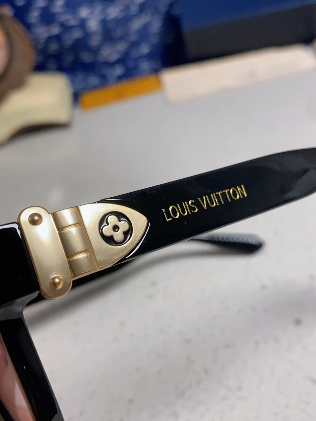 LouisVuitton路易威登 2025新款花朵金属配件方形眼镜个性太阳眼镜 欧美时尚太阳镜韩版潮流墨