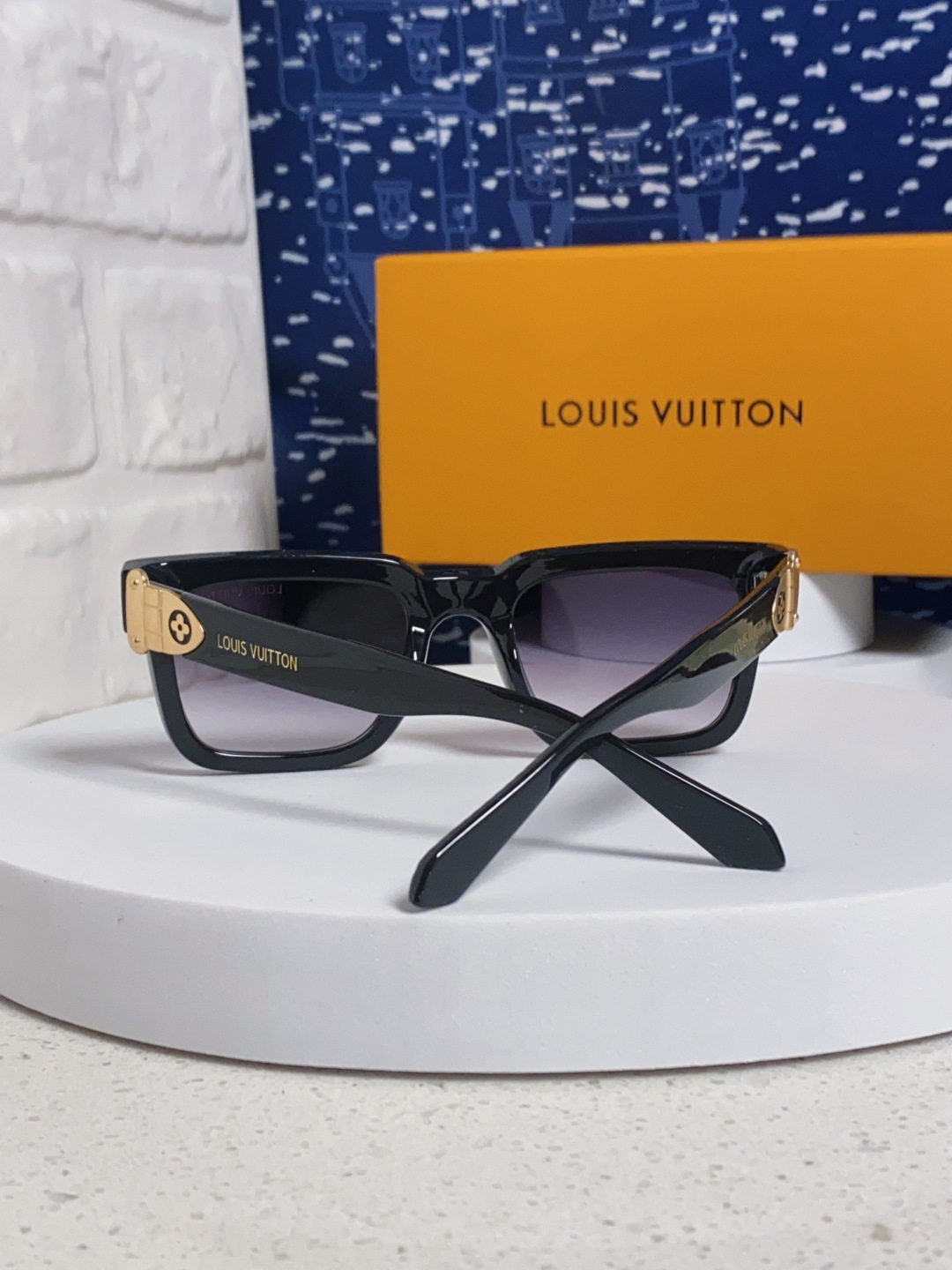 LouisVuitton路易威登 2025新款花朵金属配件方形眼镜个性太阳眼镜 欧美时尚太阳镜韩版潮流墨