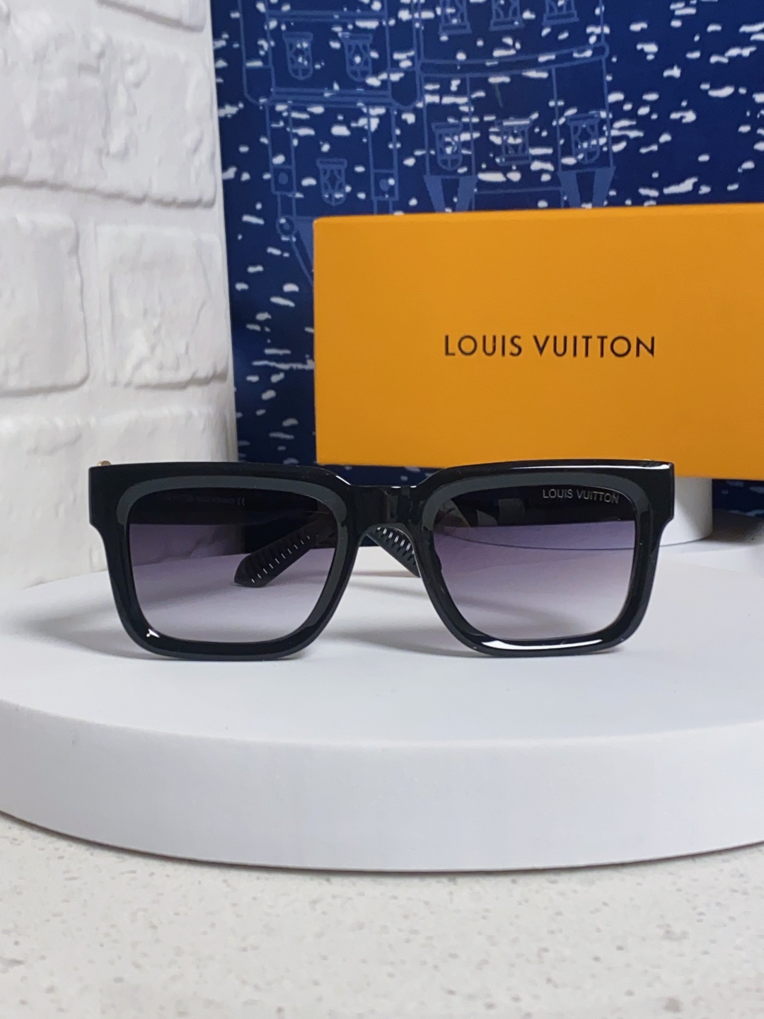 LouisVuitton路易威登 2025新款花朵金属配件方形眼镜个性太阳眼镜 欧美时尚太阳镜韩版潮流墨