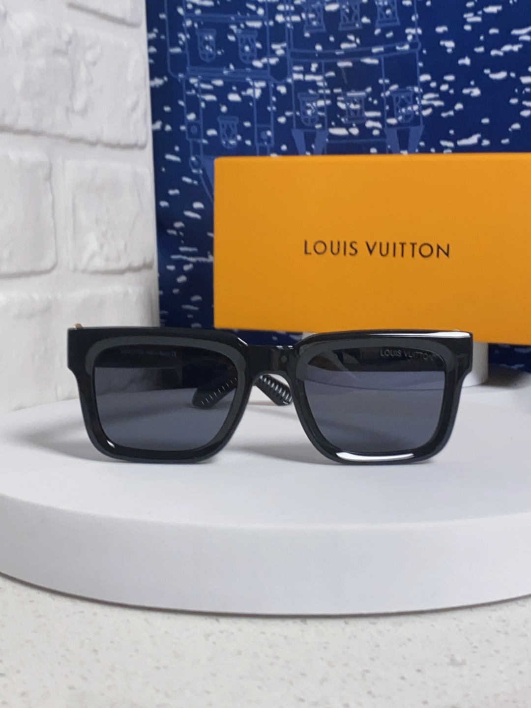 LouisVuitton路易威登 2025新款花朵金属配件方形眼镜个性太阳眼镜 欧美时尚太阳镜韩版潮流墨