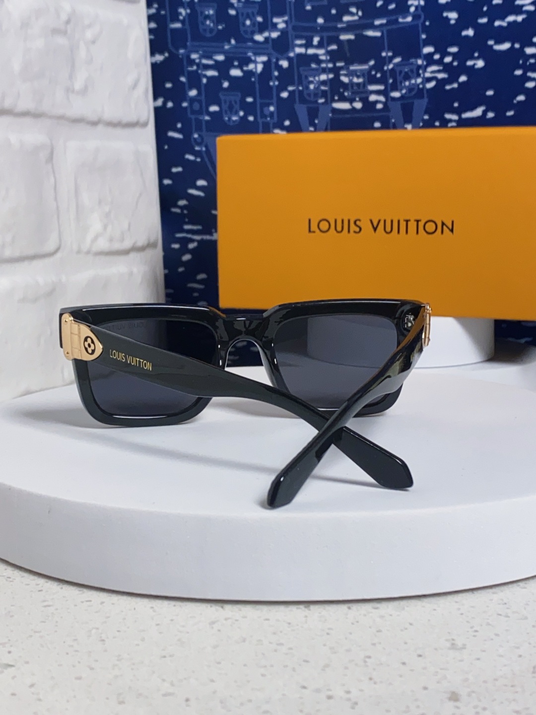 LouisVuitton路易威登 2025新款花朵金属配件方形眼镜个性太阳眼镜 欧美时尚太阳镜韩版潮流墨