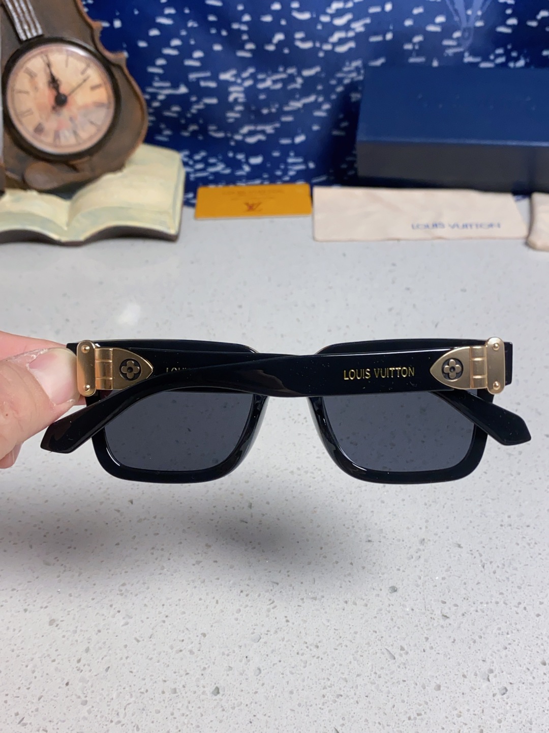 LouisVuitton路易威登 2025新款花朵金属配件方形眼镜个性太阳眼镜 欧美时尚太阳镜韩版潮流墨