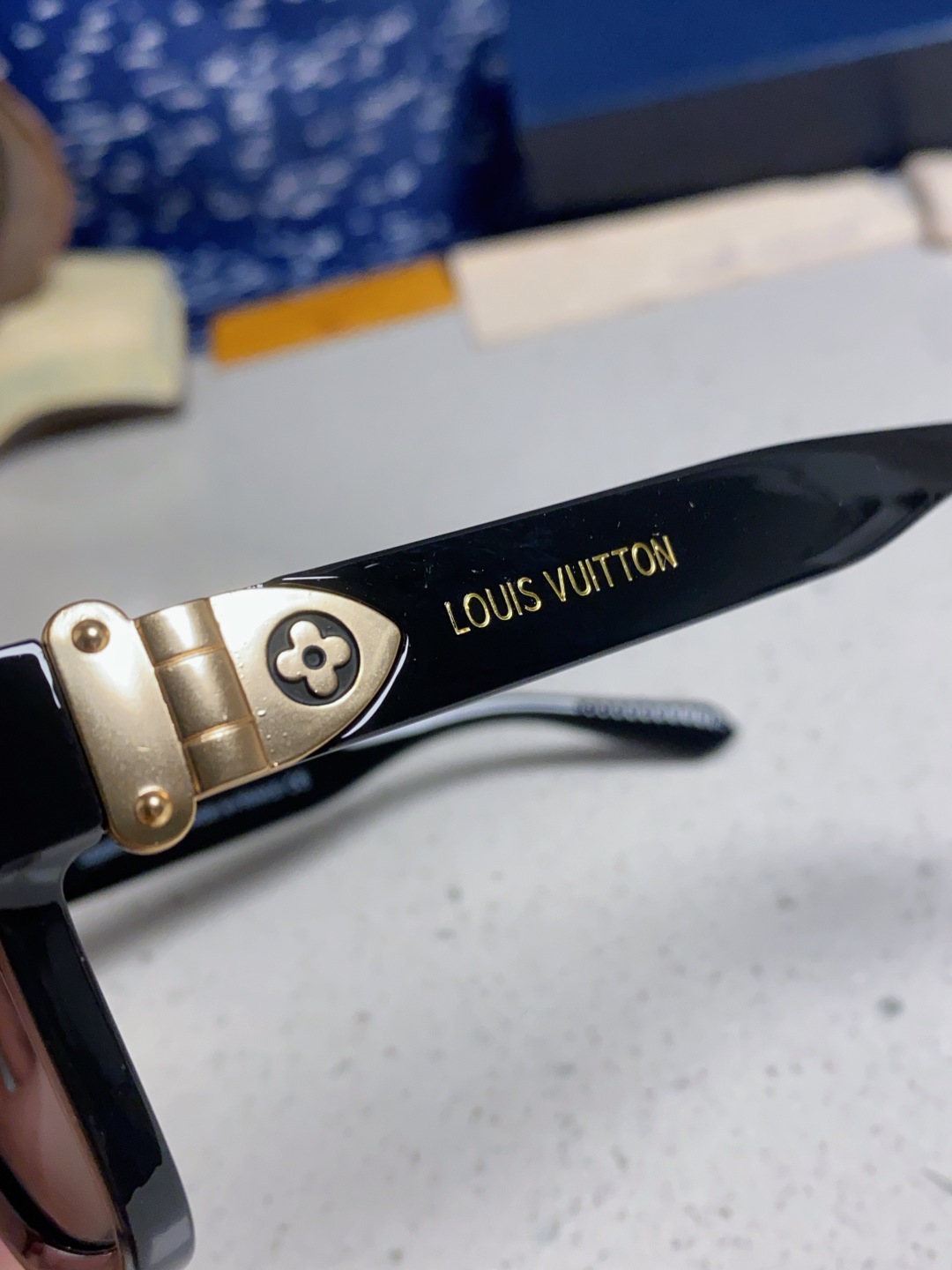 LouisVuitton路易威登 2025新款花朵金属配件方形眼镜个性太阳眼镜 欧美时尚太阳镜韩版潮流墨