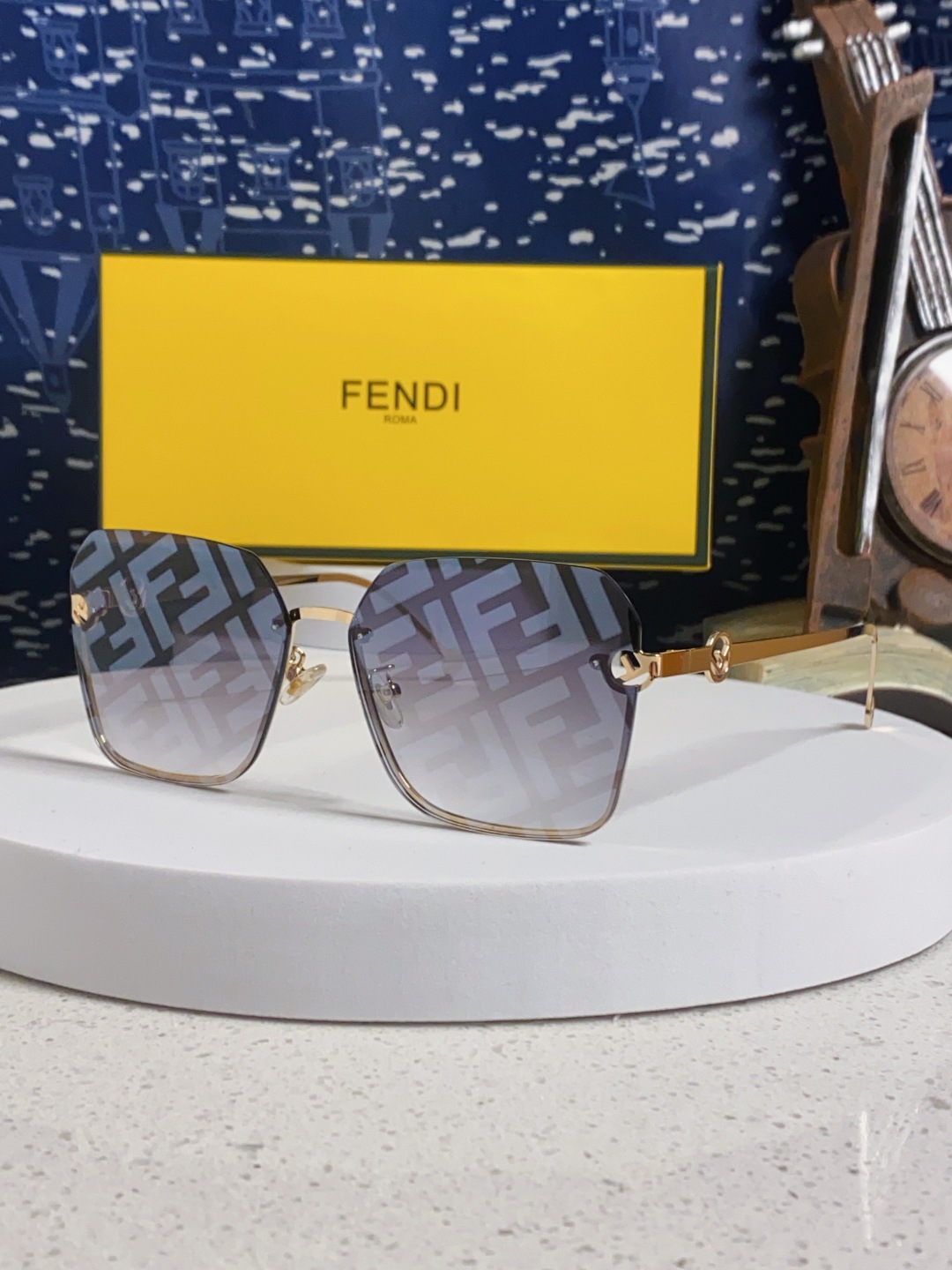 Fendi芬迪 2025新款墨镜印花字母LOGO时尚太阳镜 潮流爆款男女通用