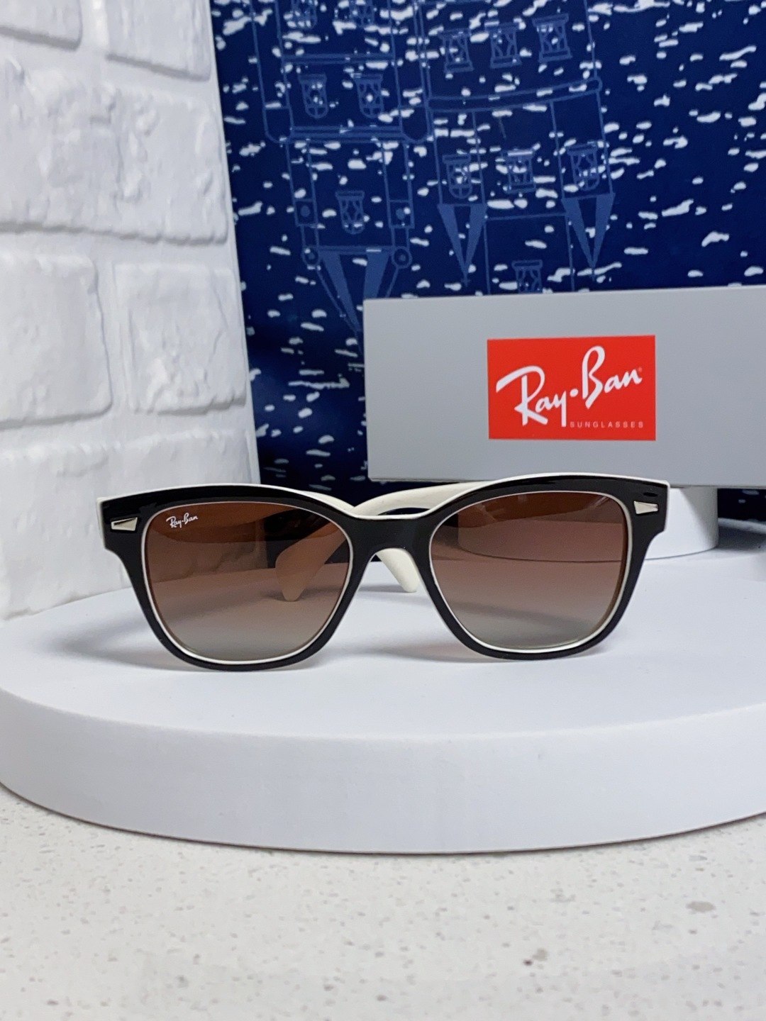 RayBan雷朋 2025新款经典方形中性太阳镜 RB0880