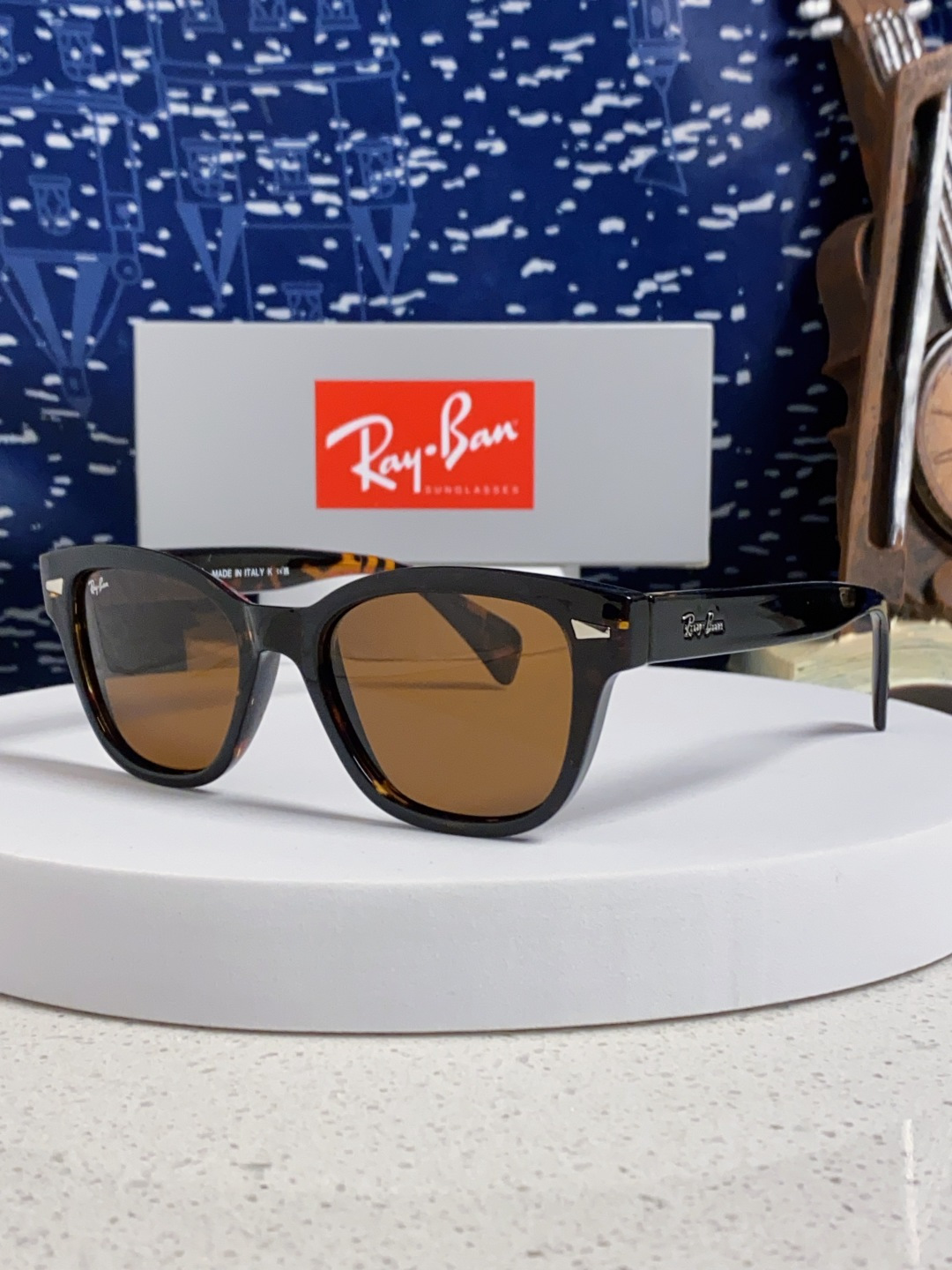 RayBan雷朋 2025新款经典方形中性太阳镜 RB0880