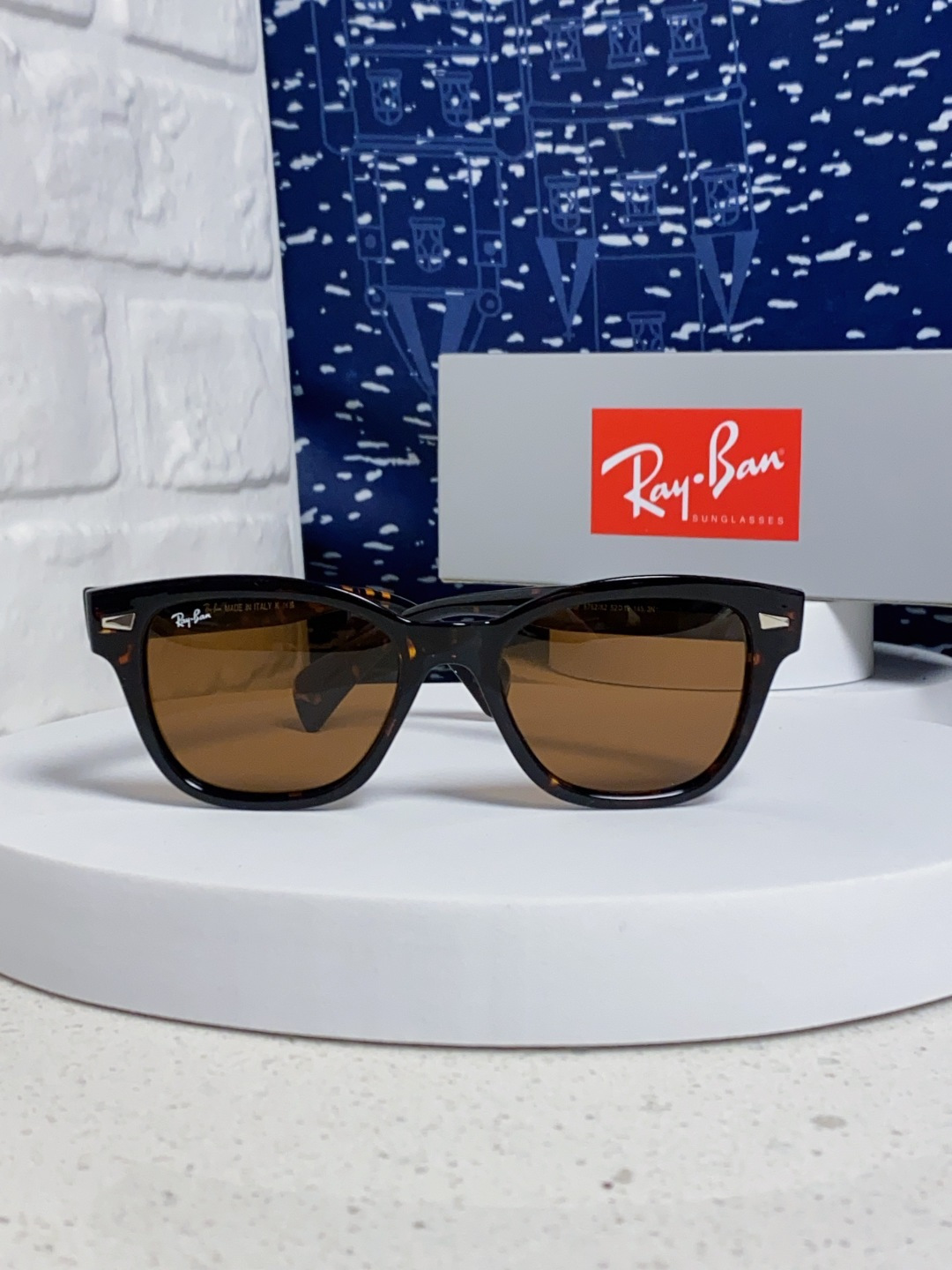 RayBan雷朋 2025新款经典方形中性太阳镜 RB0880