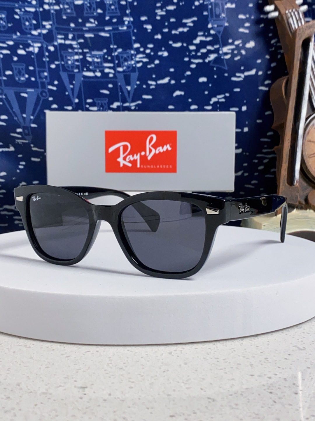 RayBan雷朋 2025新款经典方形中性太阳镜 RB0880