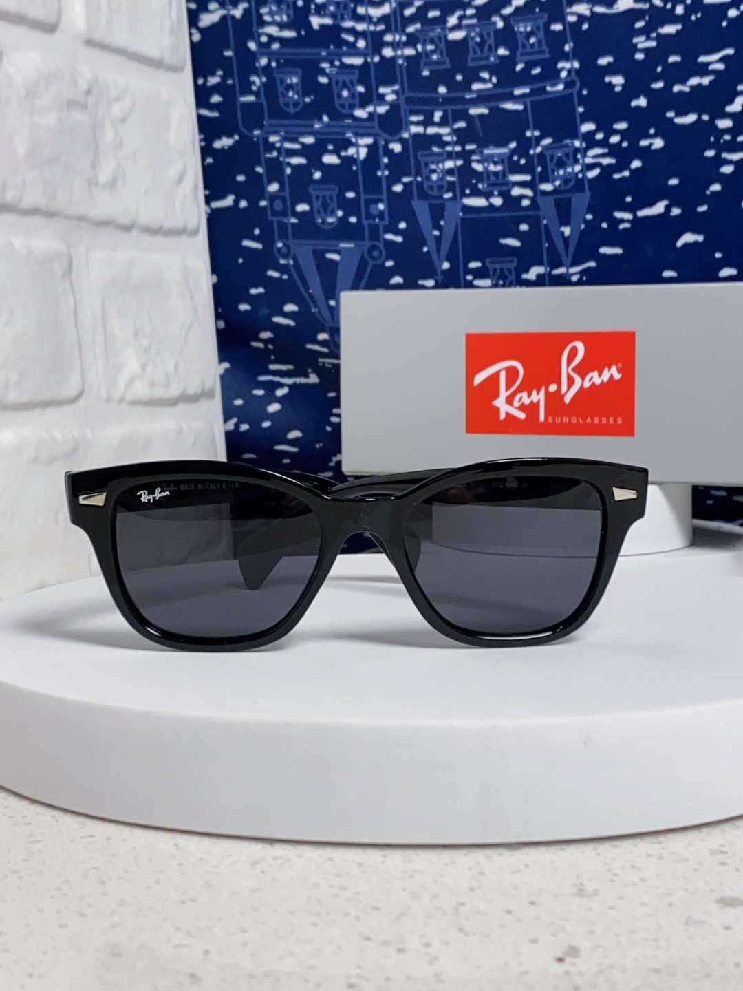 RayBan雷朋 2025新款经典方形中性太阳镜 RB0880