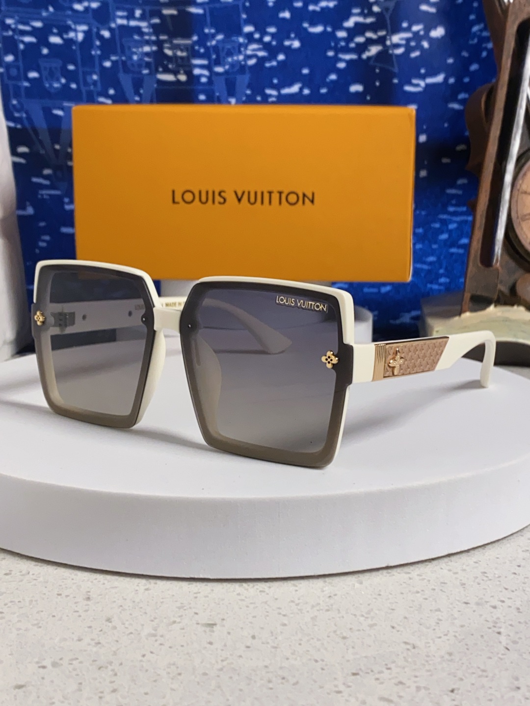 LouisVuitton路易威登 2025Lv新款太阳镜女偏光墨镜明星同款网红大框驾驶开车Lv字母眼镜 