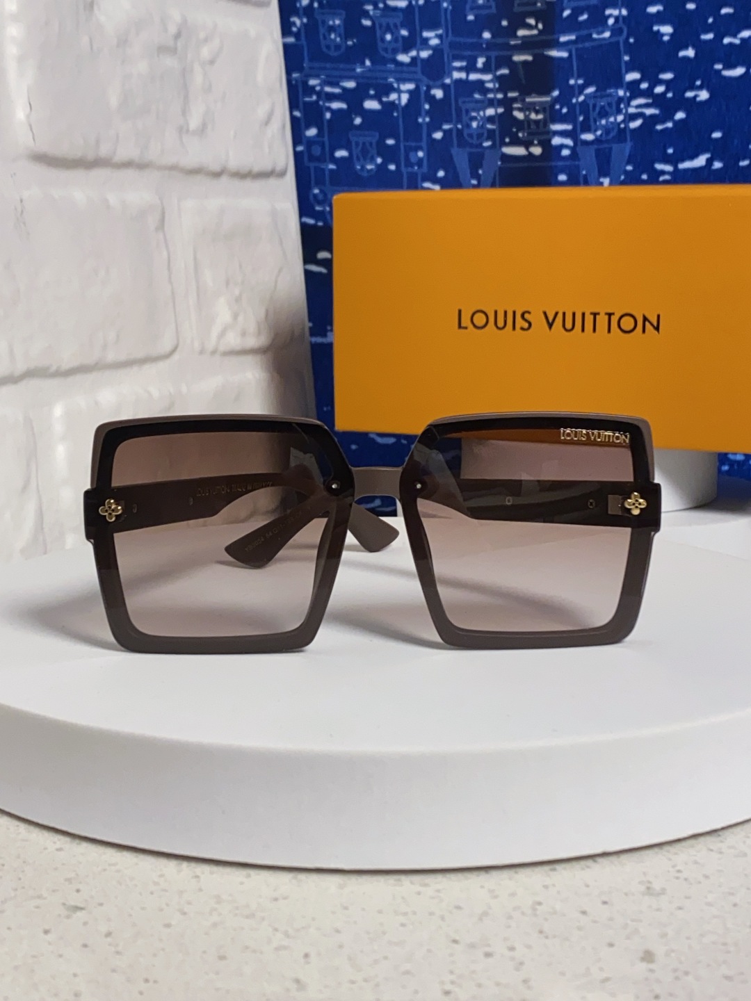 LouisVuitton路易威登 2025Lv新款太阳镜女偏光墨镜明星同款网红大框驾驶开车Lv字母眼镜 
