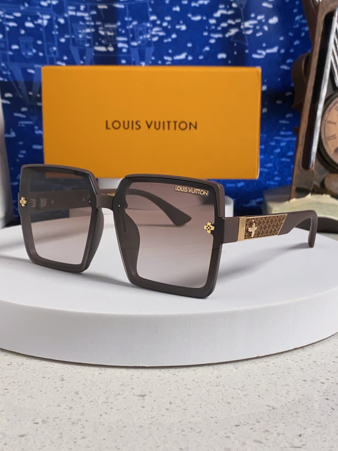 LouisVuitton路易威登 2025Lv新款太阳镜女偏光墨镜明星同款网红大框驾驶开车Lv字母眼镜 