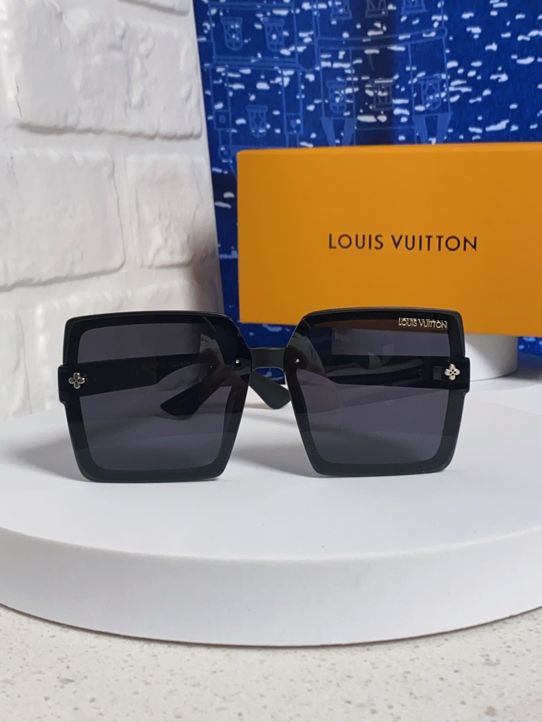 LouisVuitton路易威登 2025Lv新款太阳镜女偏光墨镜明星同款网红大框驾驶开车Lv字母眼镜 