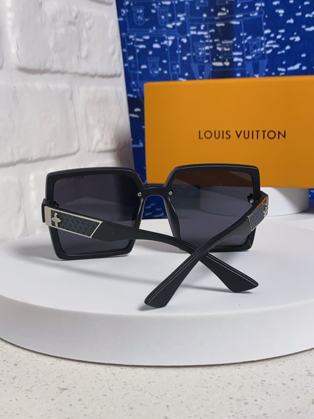 LouisVuitton路易威登 2025Lv新款太阳镜女偏光墨镜明星同款网红大框驾驶开车Lv字母眼镜 
