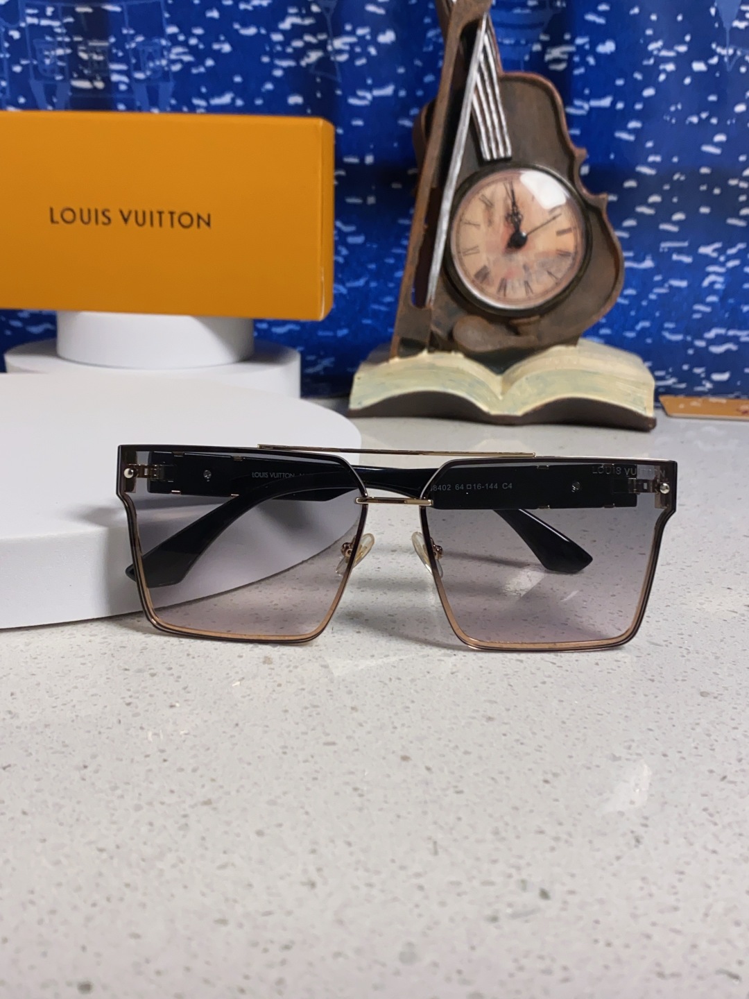 LOUISVUITTON路易威登 2025新款LV高级感无框墨镜女潮欧美复古大框切边眼镜防紫外线太阳镜海
