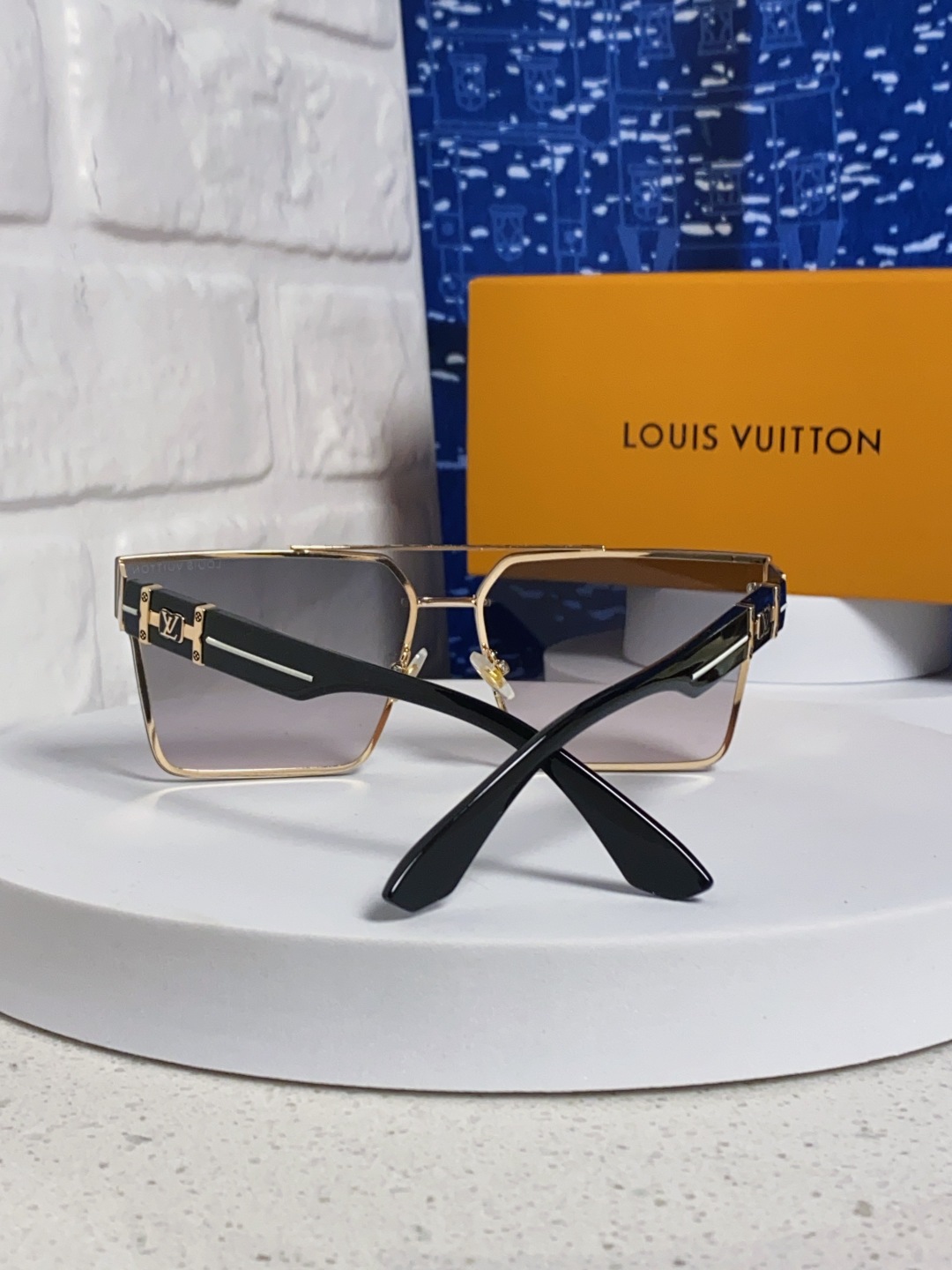LOUISVUITTON路易威登 2025新款LV高级感无框墨镜女潮欧美复古大框切边眼镜防紫外线太阳镜海