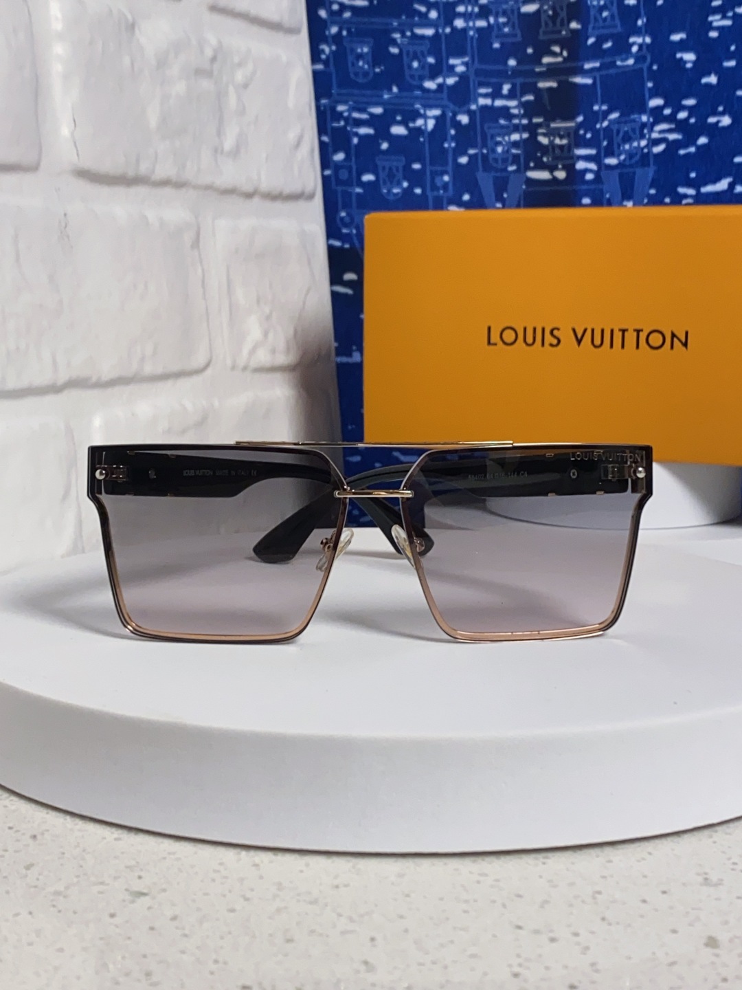 LOUISVUITTON路易威登 2025新款LV高级感无框墨镜女潮欧美复古大框切边眼镜防紫外线太阳镜海