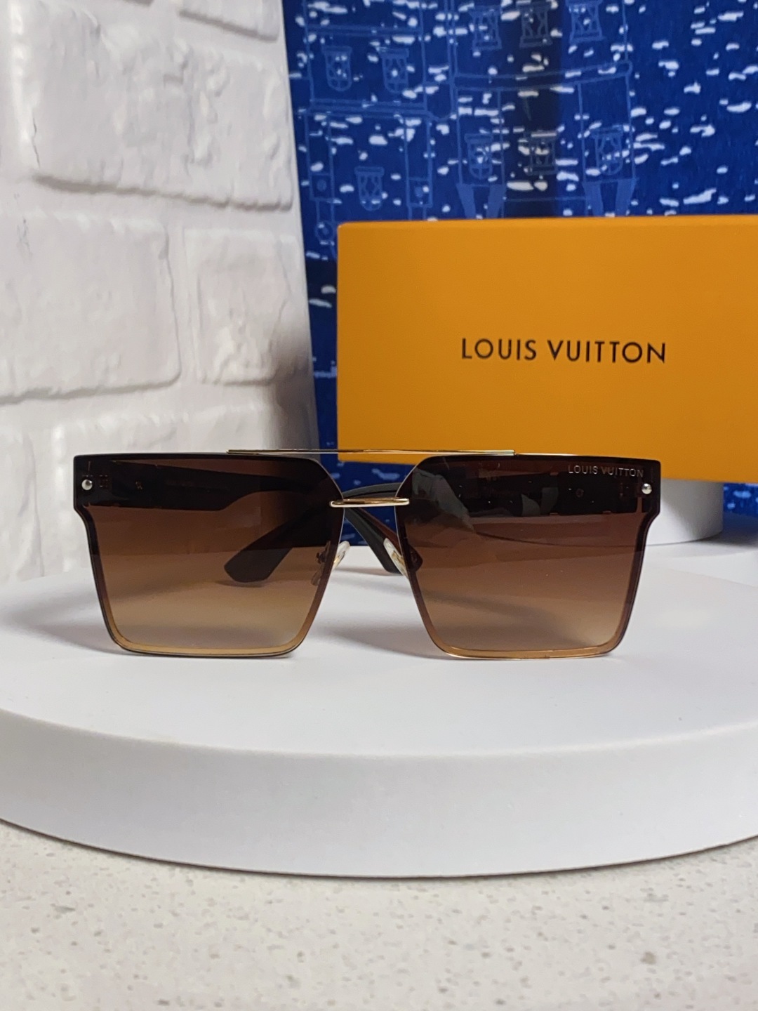 LOUISVUITTON路易威登 2025新款LV高级感无框墨镜女潮欧美复古大框切边眼镜防紫外线太阳镜海