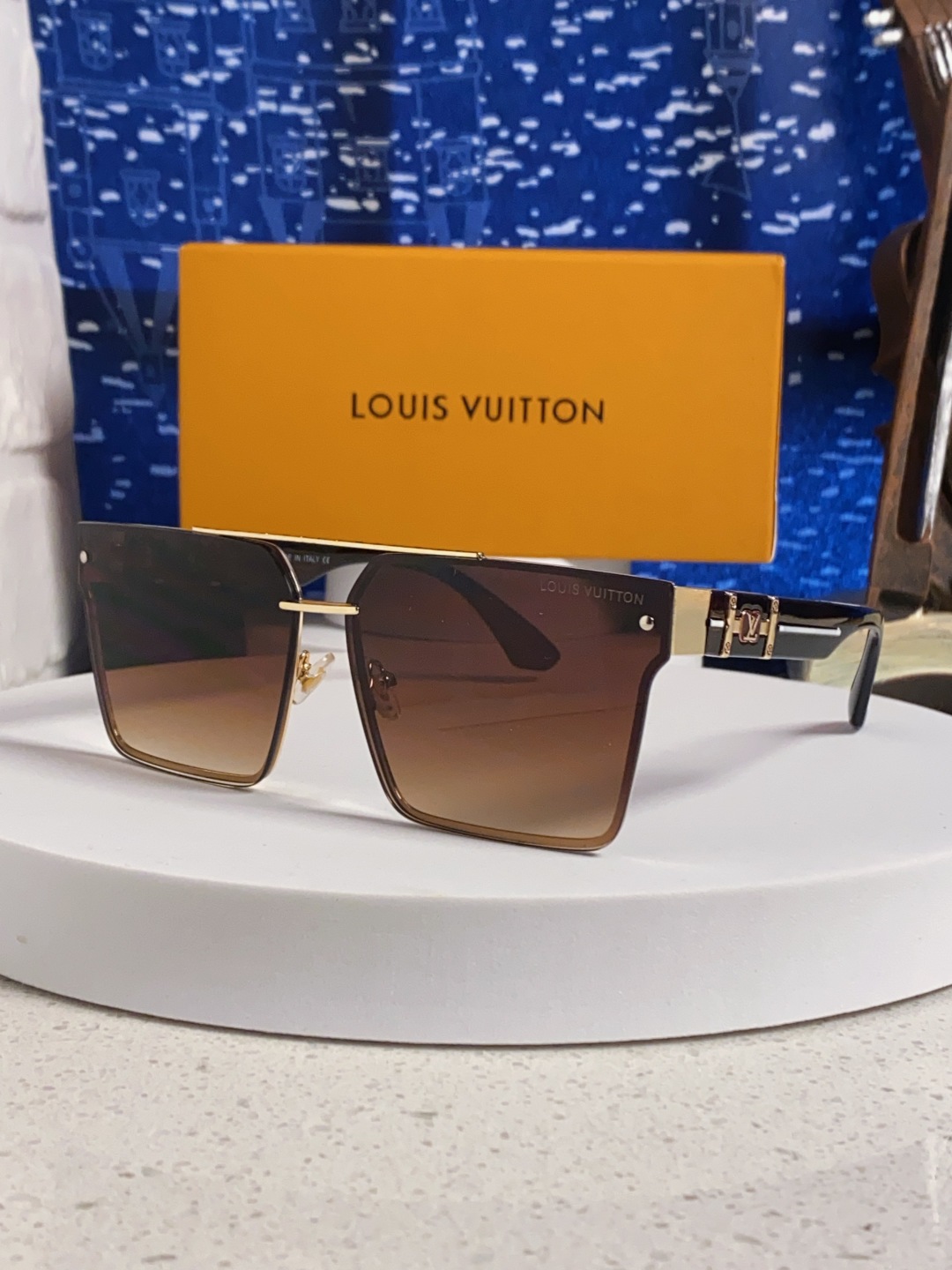 LOUISVUITTON路易威登 2025新款LV高级感无框墨镜女潮欧美复古大框切边眼镜防紫外线太阳镜海