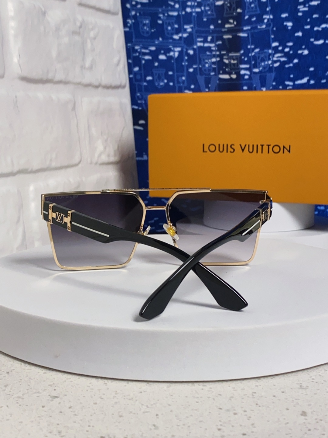LOUISVUITTON路易威登 2025新款LV高级感无框墨镜女潮欧美复古大框切边眼镜防紫外线太阳镜海
