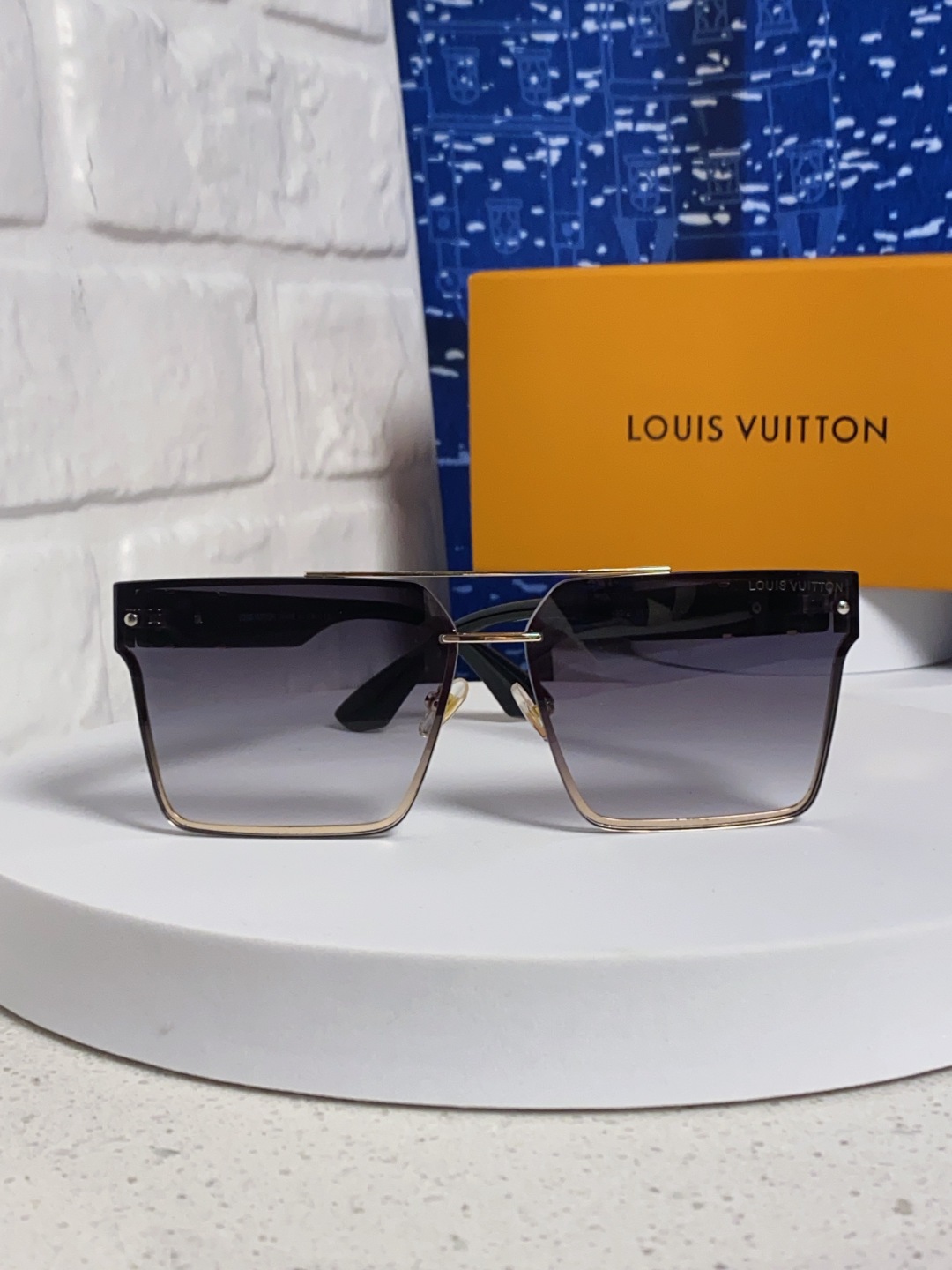 LOUISVUITTON路易威登 2025新款LV高级感无框墨镜女潮欧美复古大框切边眼镜防紫外线太阳镜海