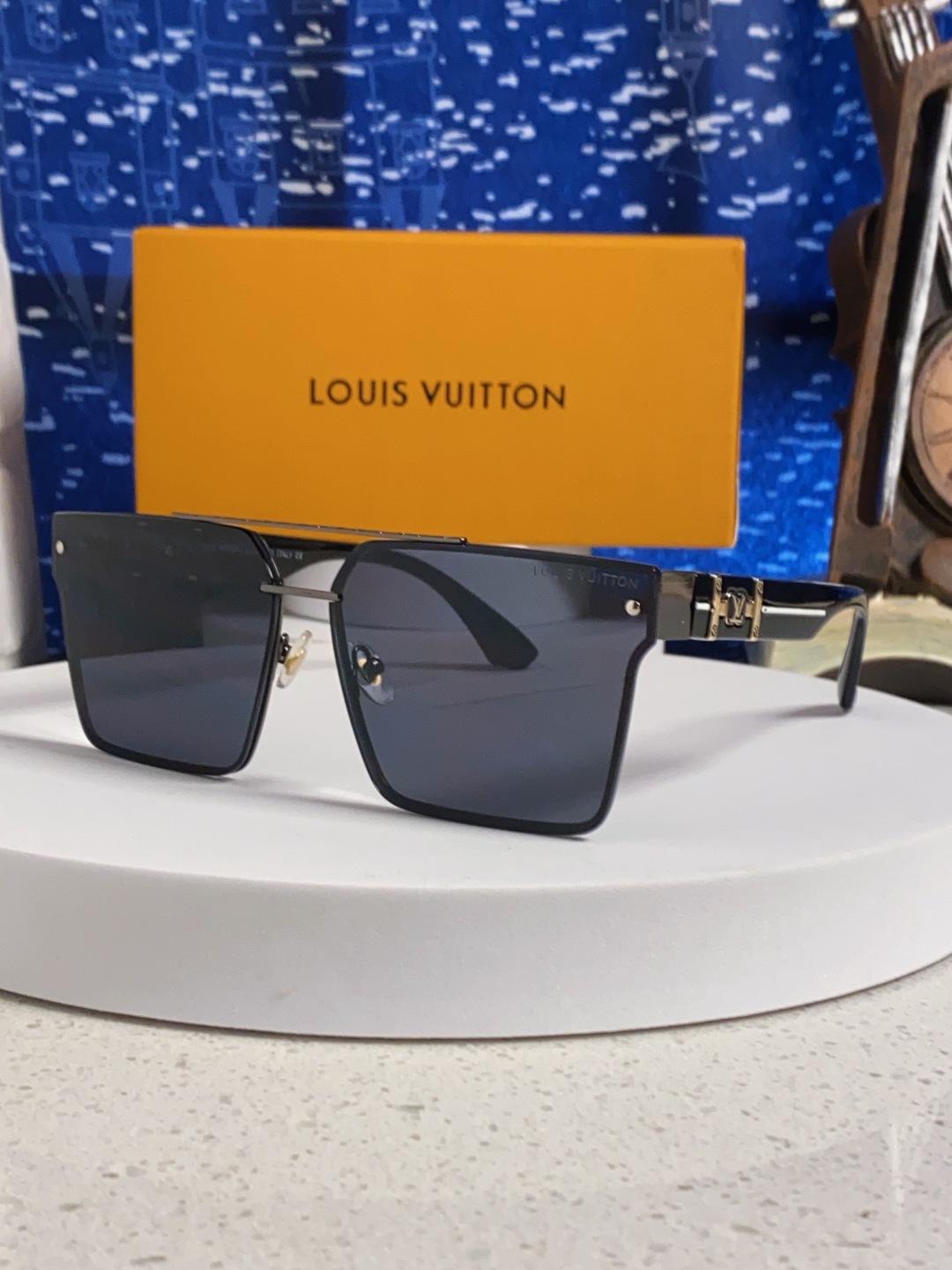 LOUISVUITTON路易威登 2025新款LV高级感无框墨镜女潮欧美复古大框切边眼镜防紫外线太阳镜海