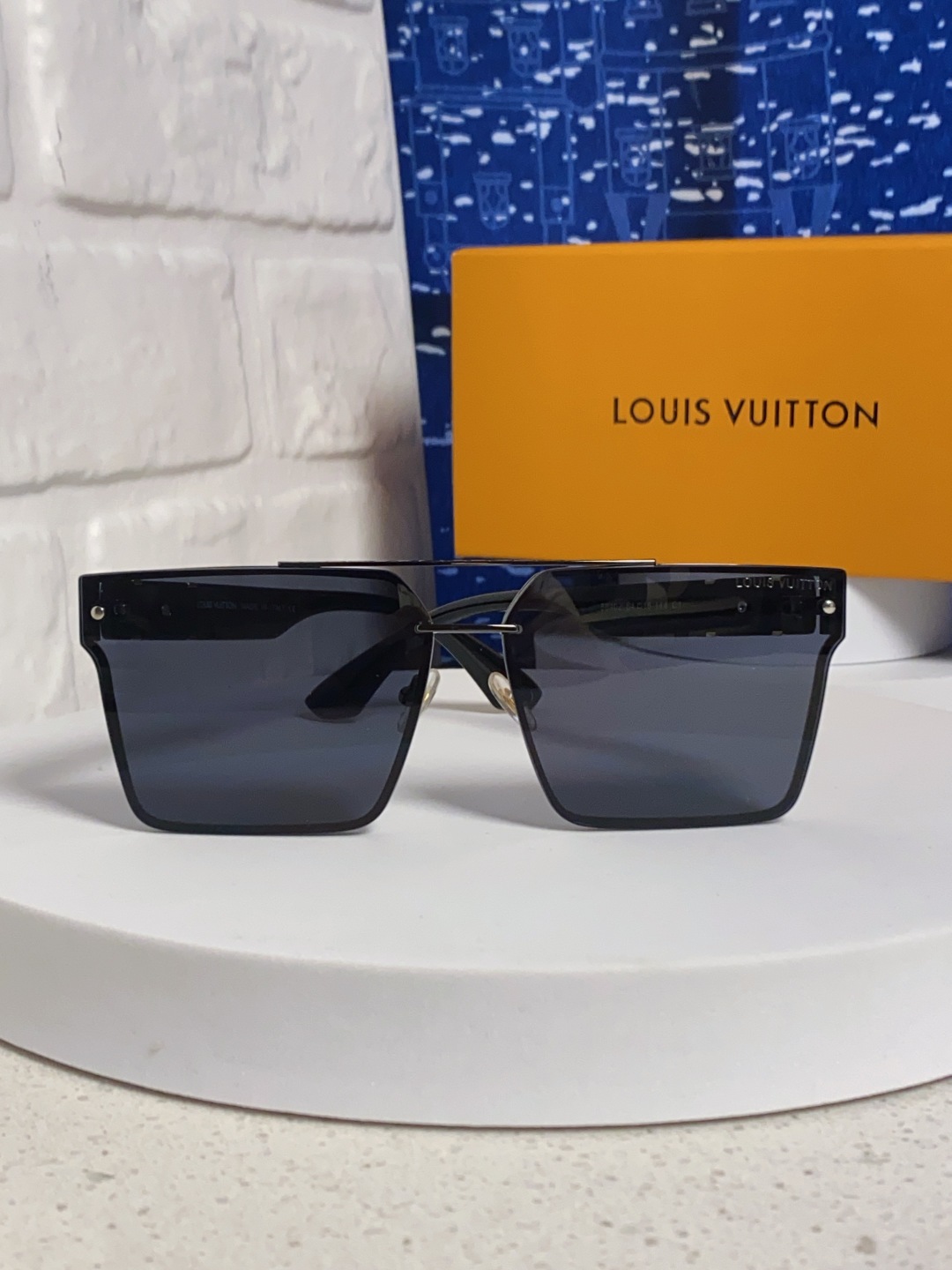 LOUISVUITTON路易威登 2025新款LV高级感无框墨镜女潮欧美复古大框切边眼镜防紫外线太阳镜海