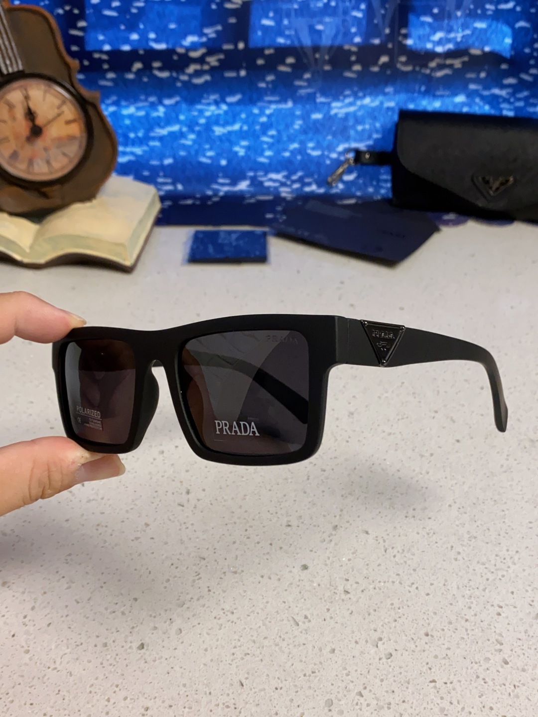 Prada普拉达 2025新款太阳镜时尚黑超窄框休闲墨镜男女通用