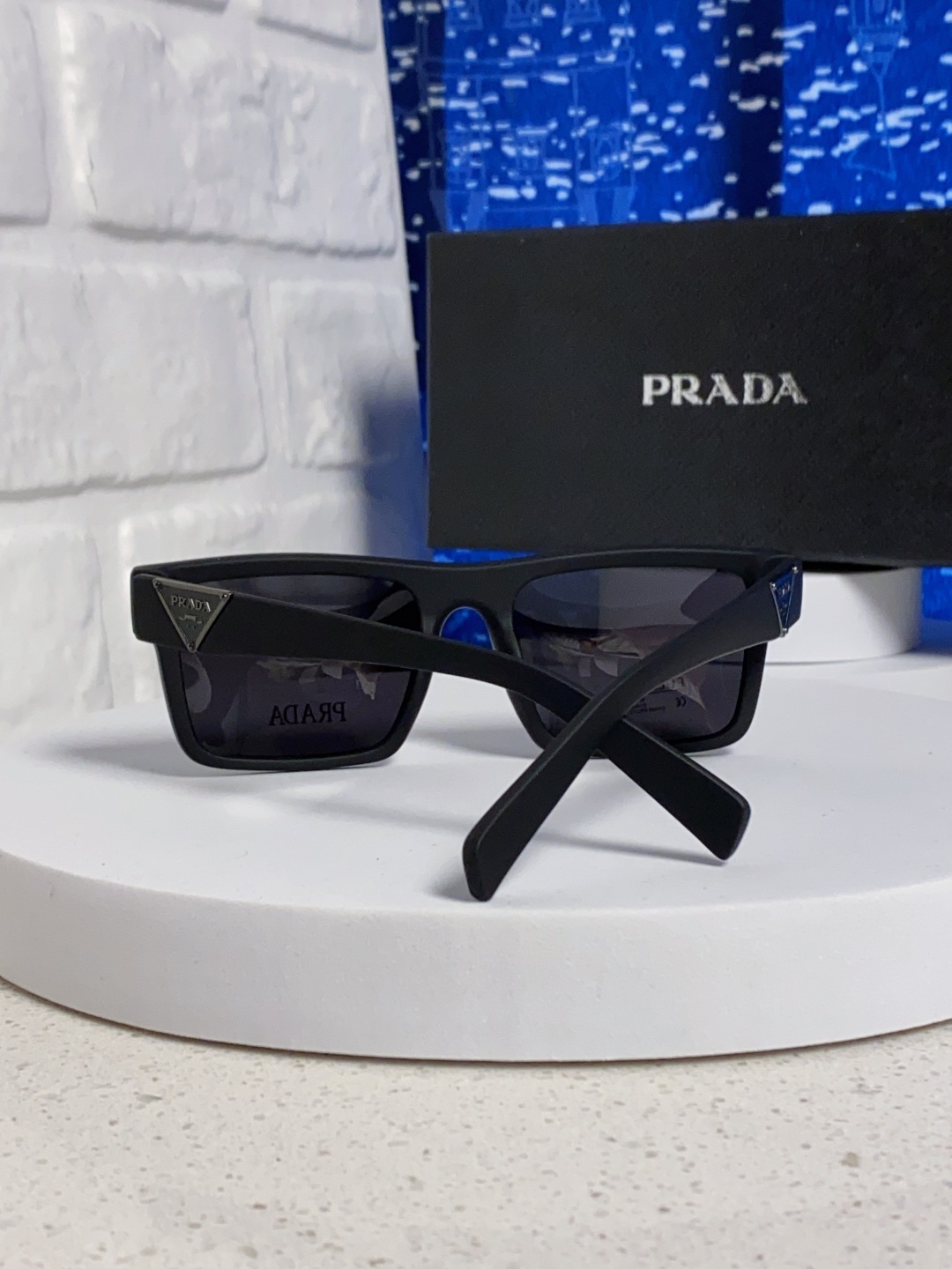 Prada普拉达 2025新款太阳镜时尚黑超窄框休闲墨镜男女通用