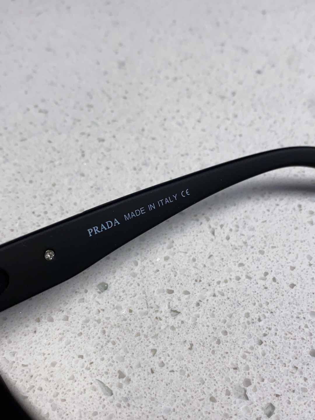 Prada普拉达 2025新款太阳镜时尚黑超窄框休闲墨镜男女通用