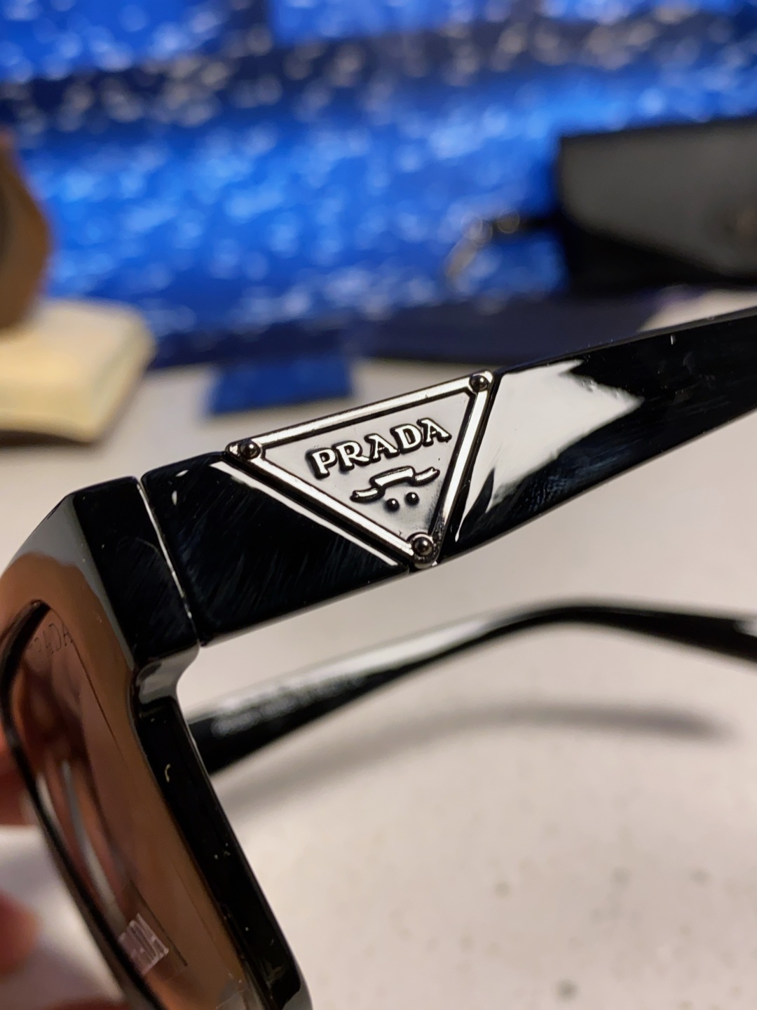 Prada普拉达 2025新款太阳镜时尚黑超窄框休闲墨镜男女通用