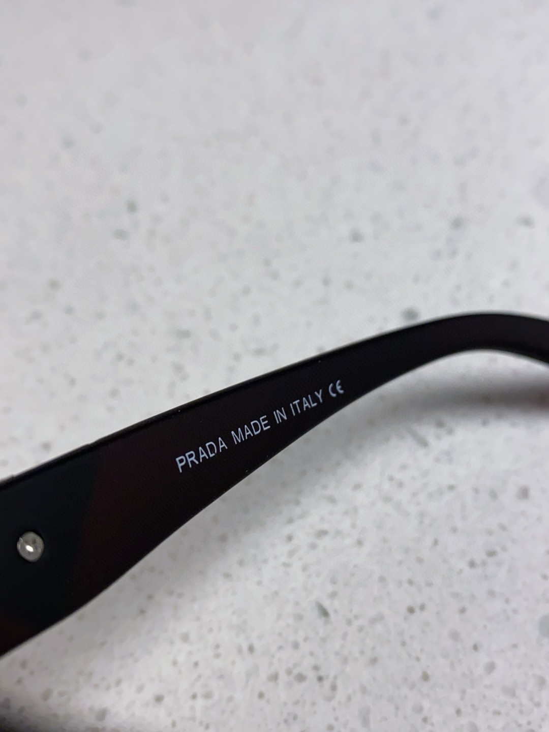 Prada普拉达 2025新款太阳镜时尚黑超窄框休闲墨镜男女通用