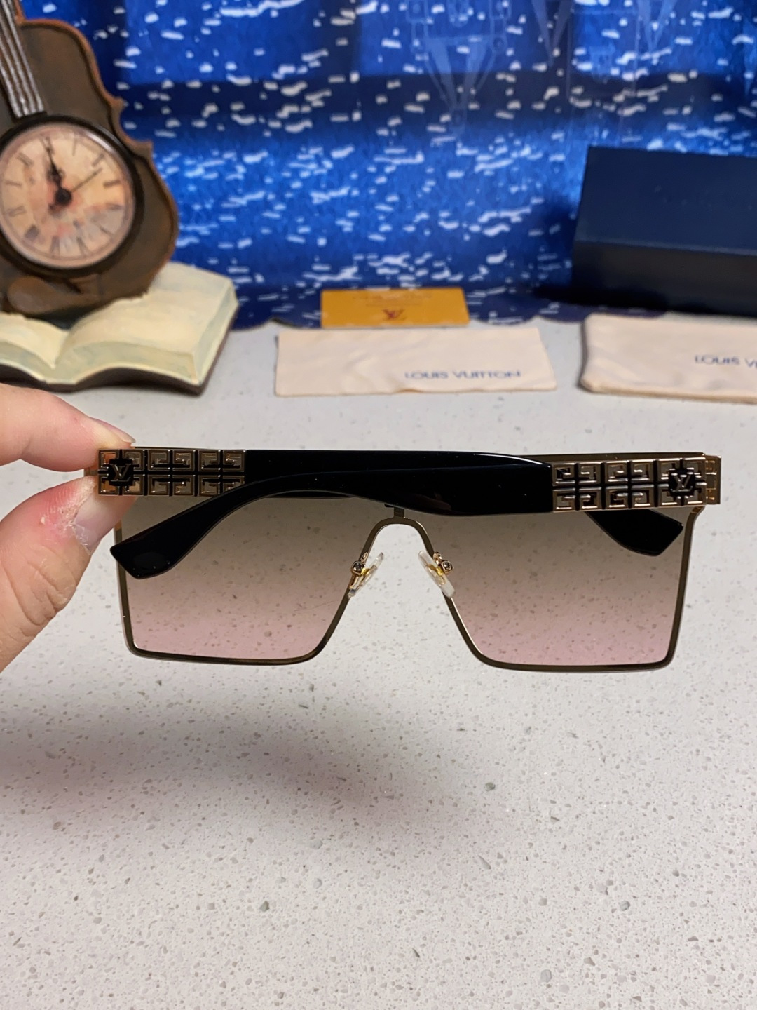 LouisVuitton路易威登 2025新款个性一片式大框墨镜女自行车骑行眼镜徒步登山防紫外线太阳镜男