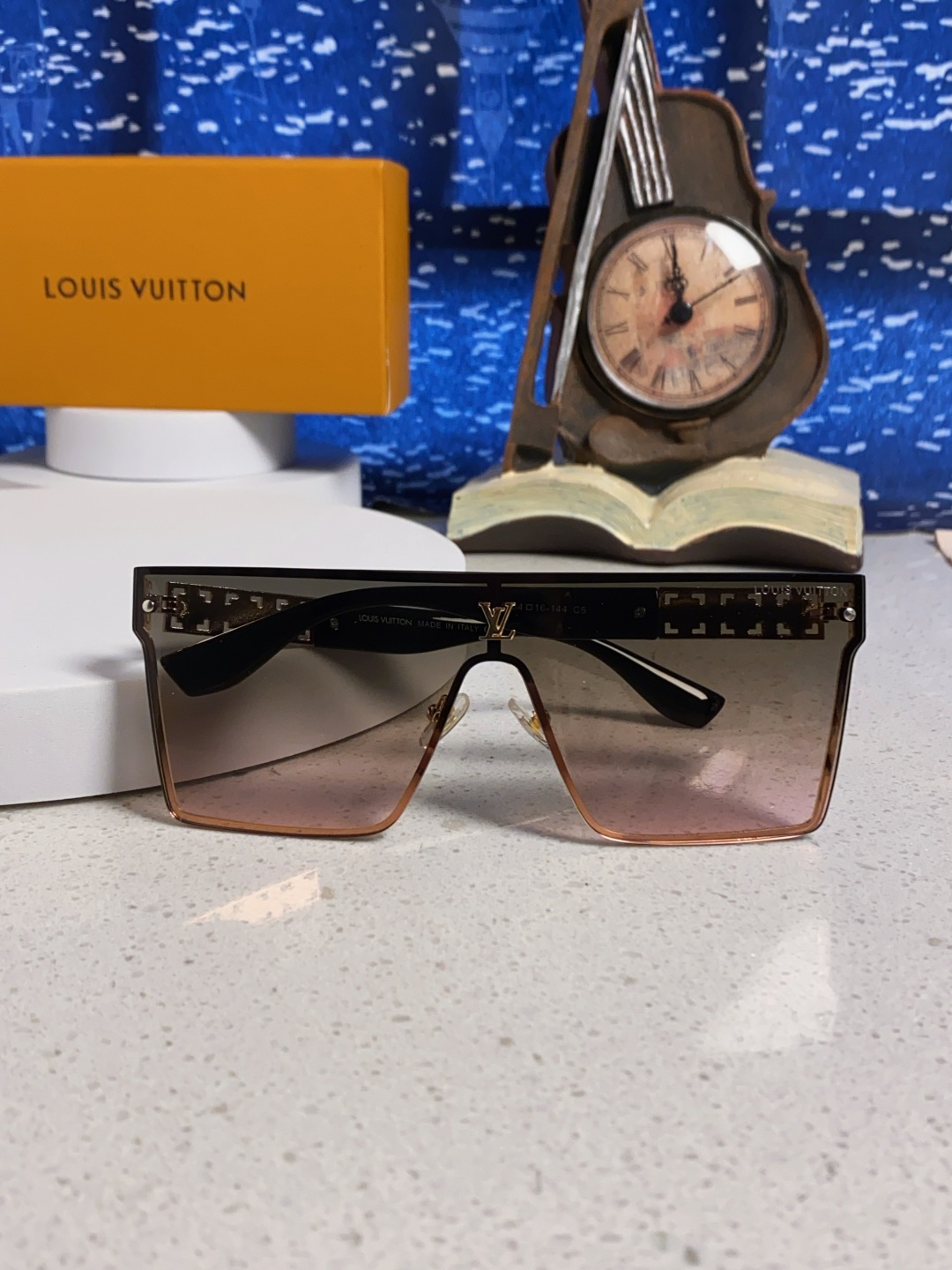 LouisVuitton路易威登 2025新款个性一片式大框墨镜女自行车骑行眼镜徒步登山防紫外线太阳镜男