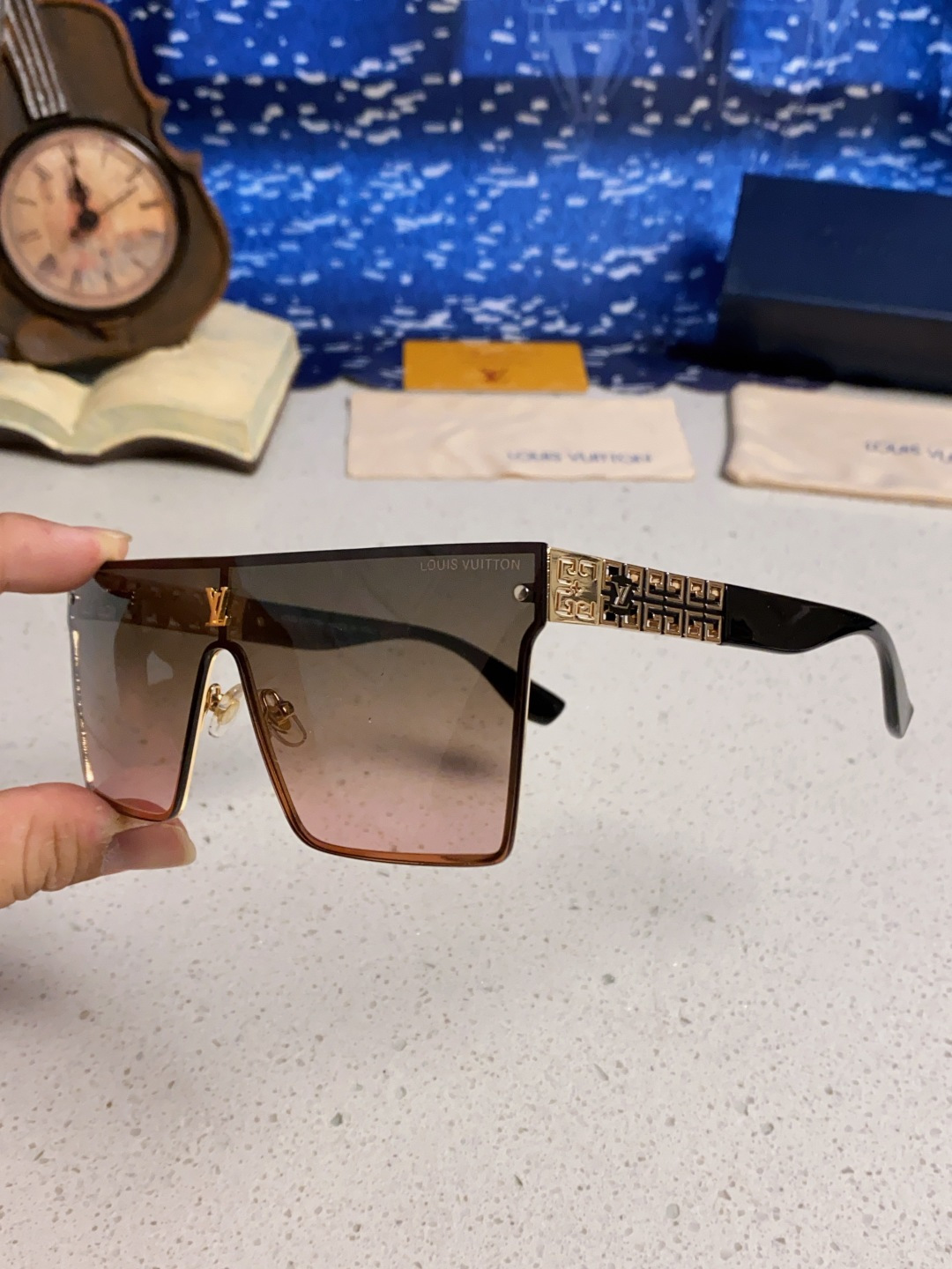 LouisVuitton路易威登 2025新款个性一片式大框墨镜女自行车骑行眼镜徒步登山防紫外线太阳镜男