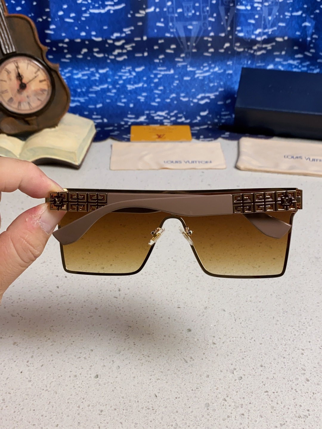 LouisVuitton路易威登 2025新款个性一片式大框墨镜女自行车骑行眼镜徒步登山防紫外线太阳镜男