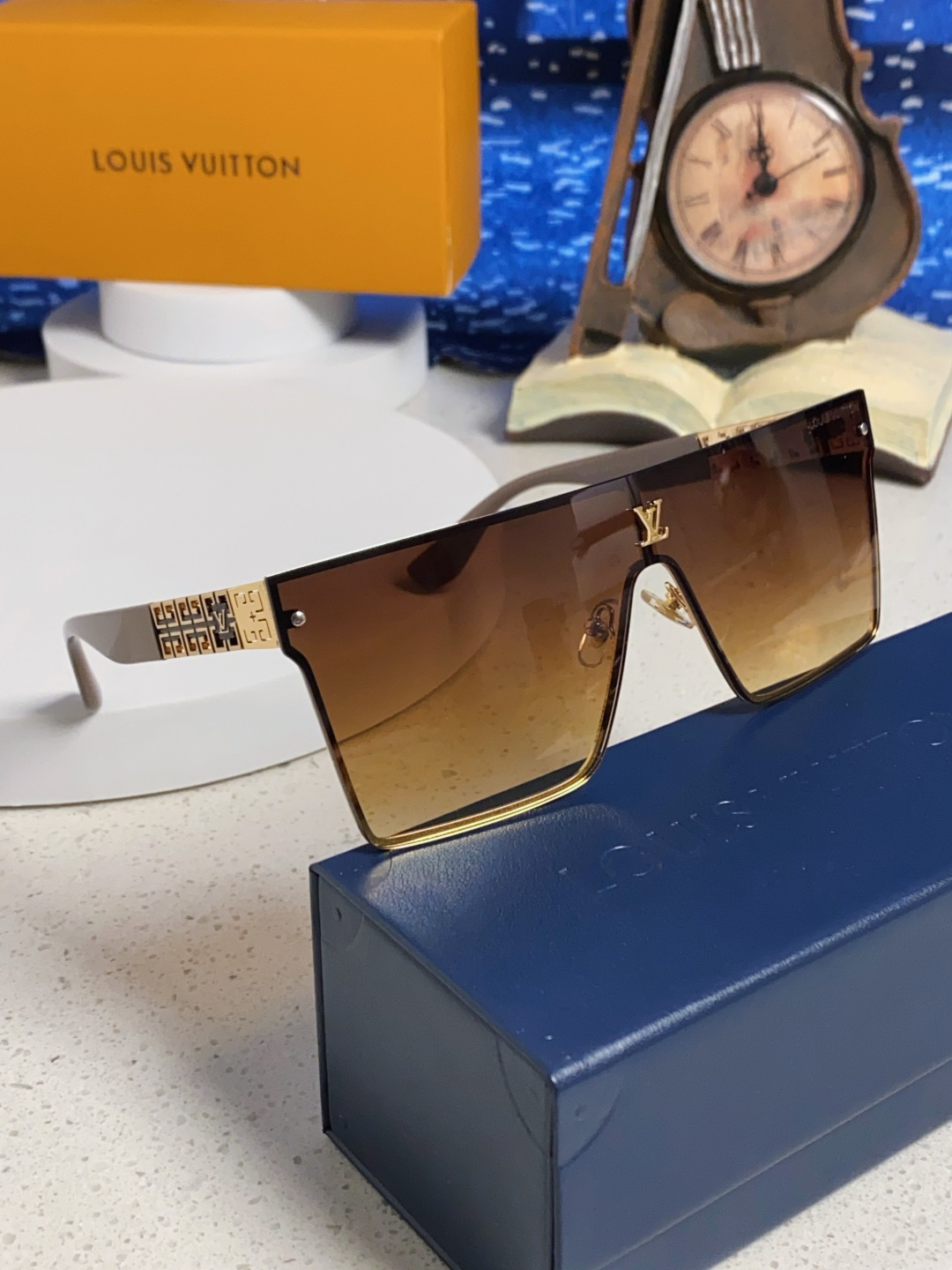 LouisVuitton路易威登 2025新款个性一片式大框墨镜女自行车骑行眼镜徒步登山防紫外线太阳镜男