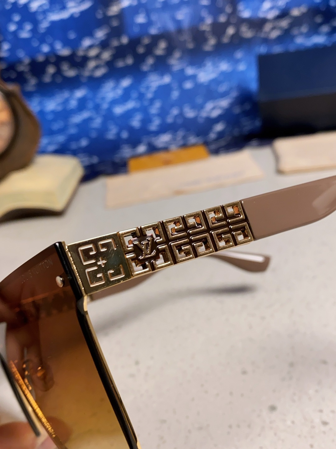 LouisVuitton路易威登 2025新款个性一片式大框墨镜女自行车骑行眼镜徒步登山防紫外线太阳镜男