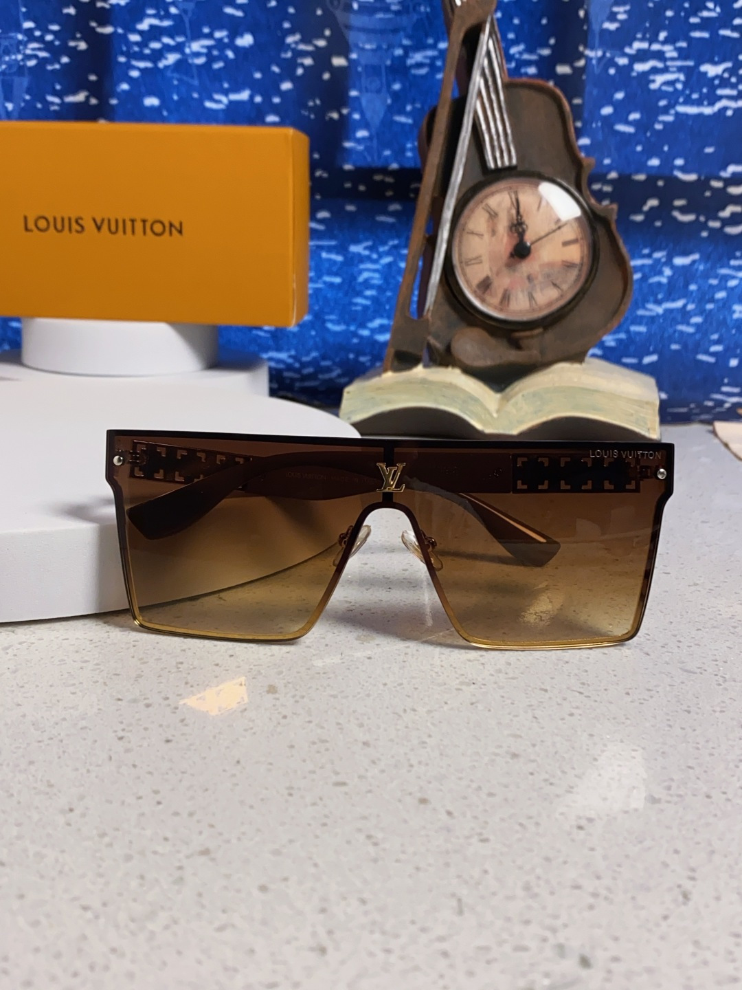 LouisVuitton路易威登 2025新款个性一片式大框墨镜女自行车骑行眼镜徒步登山防紫外线太阳镜男