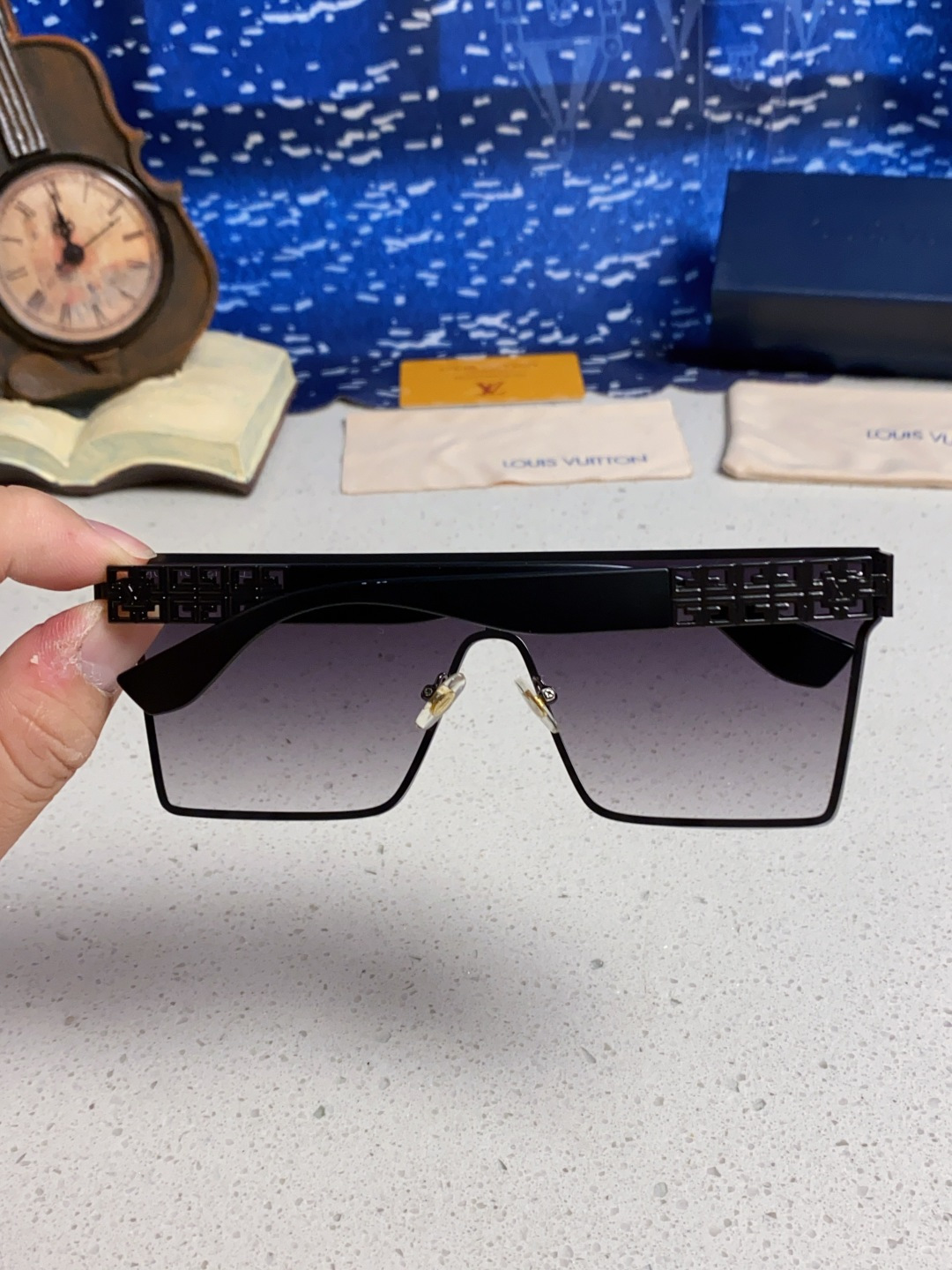 LouisVuitton路易威登 2025新款个性一片式大框墨镜女自行车骑行眼镜徒步登山防紫外线太阳镜男