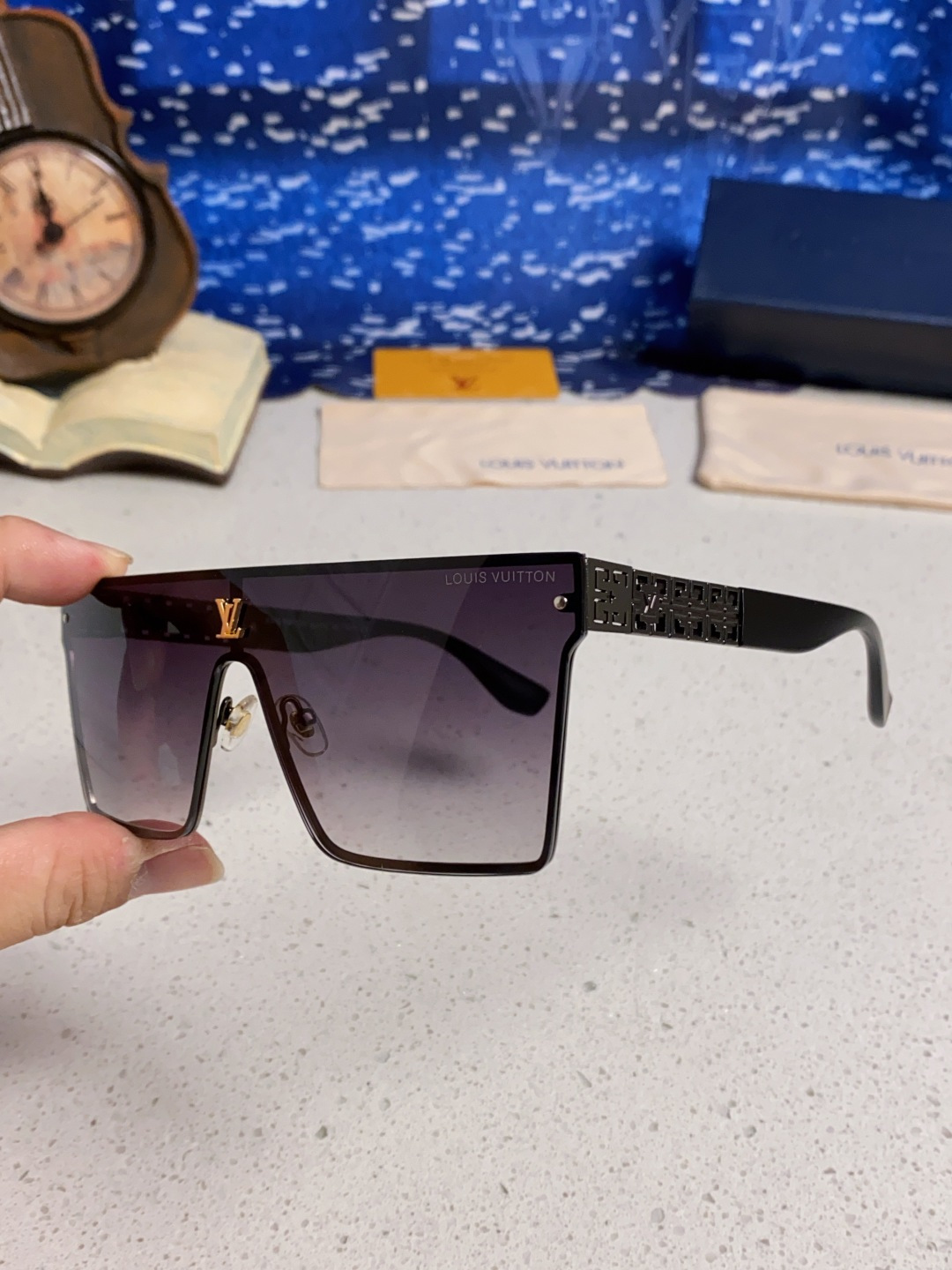 LouisVuitton路易威登 2025新款个性一片式大框墨镜女自行车骑行眼镜徒步登山防紫外线太阳镜男