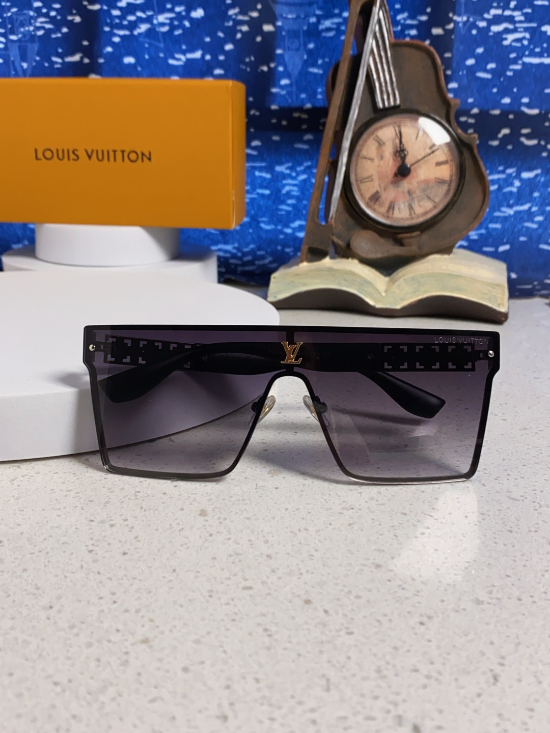 LouisVuitton路易威登 2025新款个性一片式大框墨镜女自行车骑行眼镜徒步登山防紫外线太阳镜男