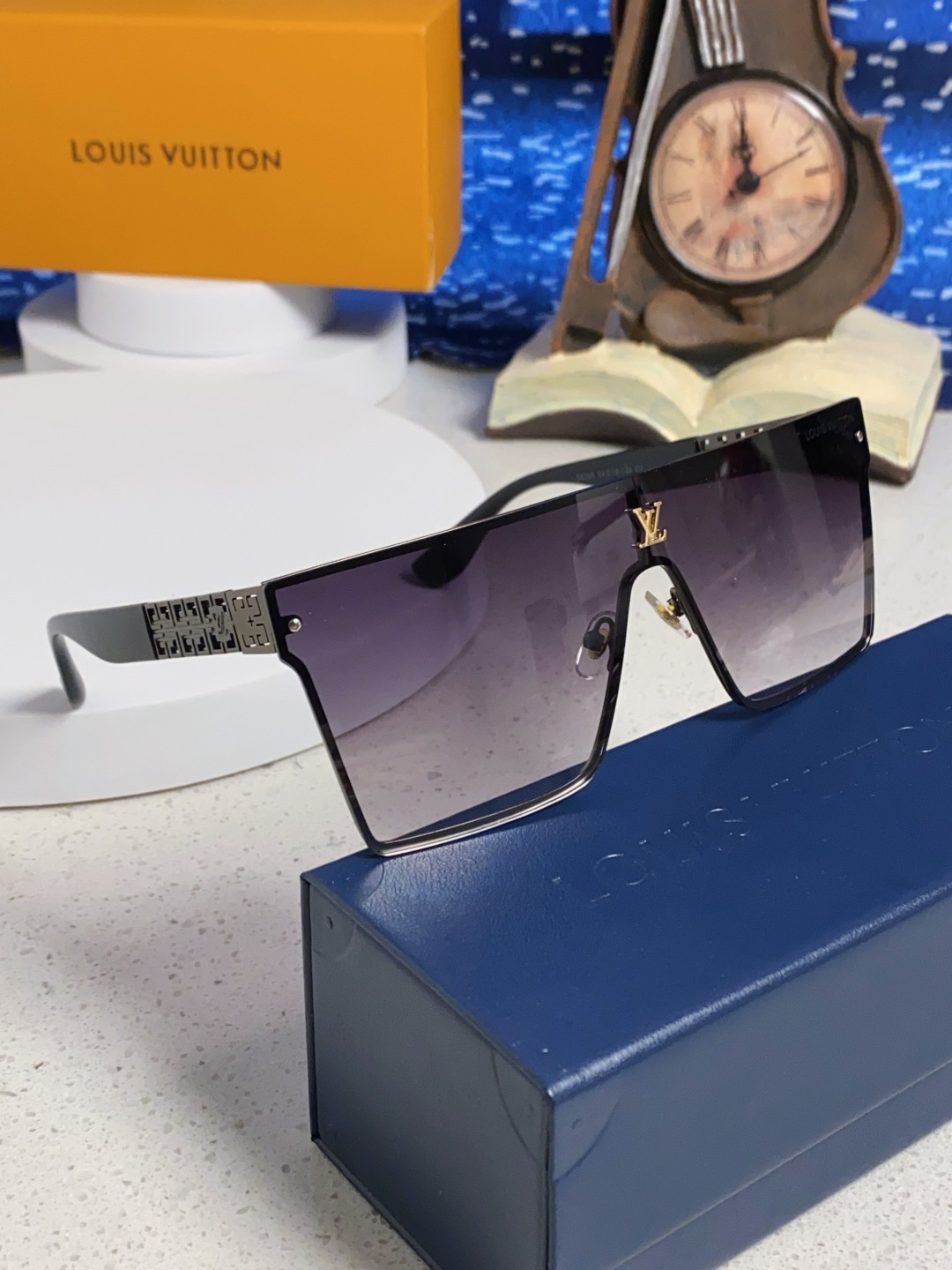 LouisVuitton路易威登 2025新款个性一片式大框墨镜女自行车骑行眼镜徒步登山防紫外线太阳镜男