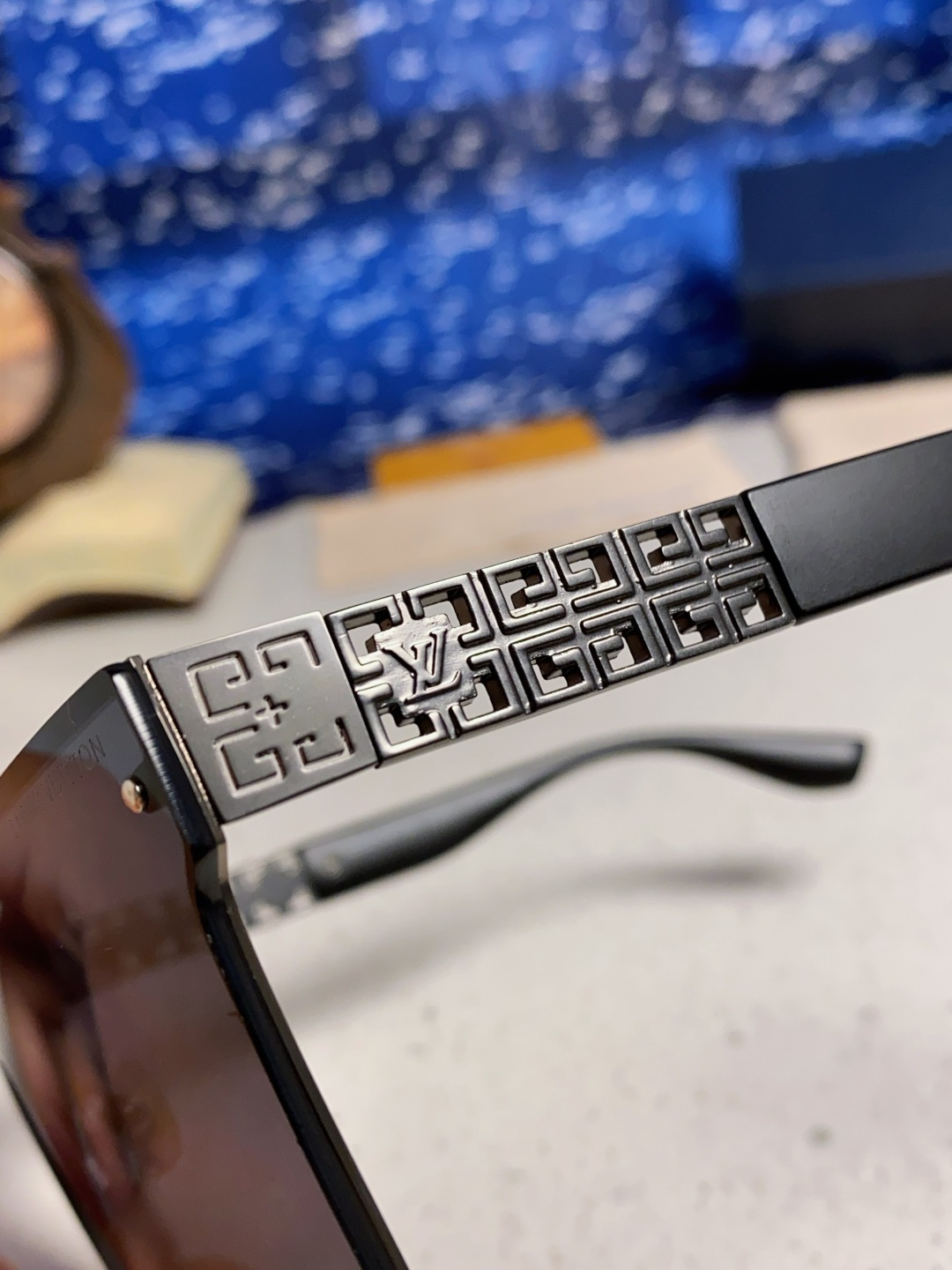 LouisVuitton路易威登 2025新款个性一片式大框墨镜女自行车骑行眼镜徒步登山防紫外线太阳镜男