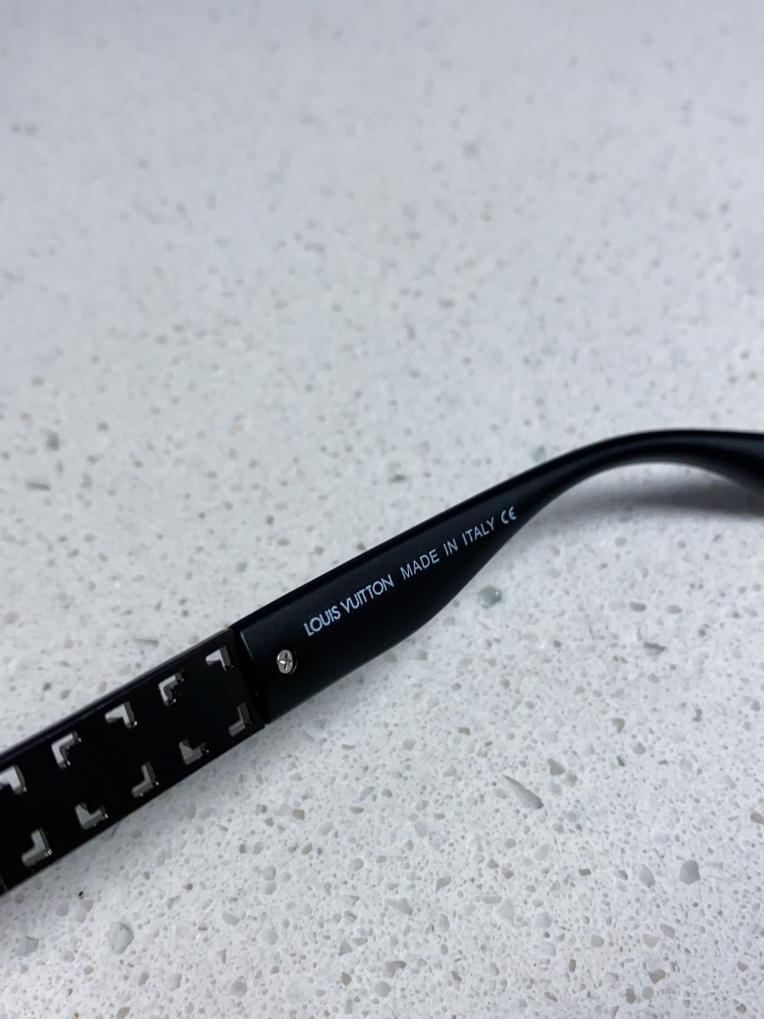 LouisVuitton路易威登 2025新款个性一片式大框墨镜女自行车骑行眼镜徒步登山防紫外线太阳镜男