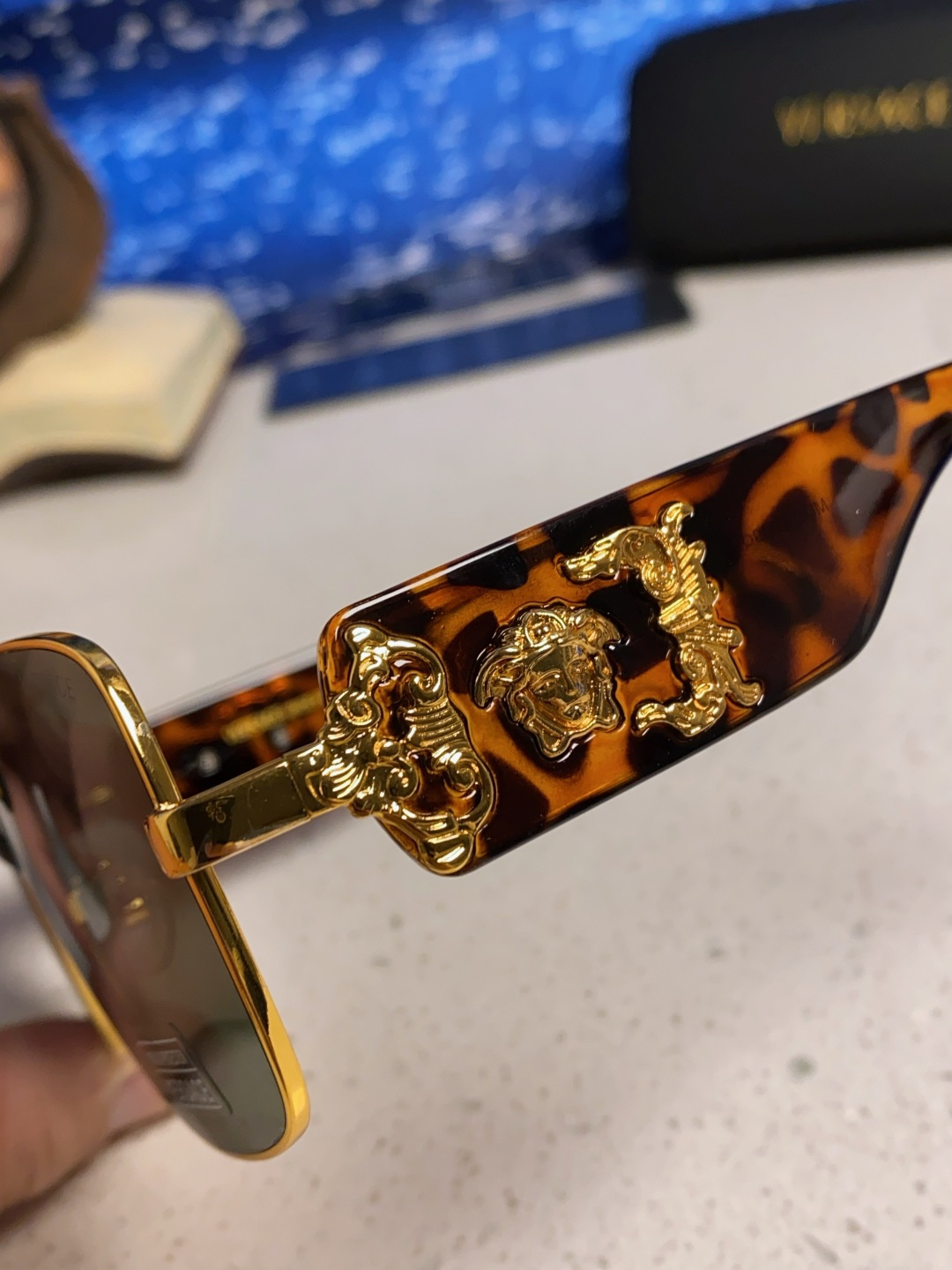 Versace范思哲 2025新款欧美风金属方形太阳眼镜女2207时尚可拆洗皮扣遮阳墨镜男防紫外线