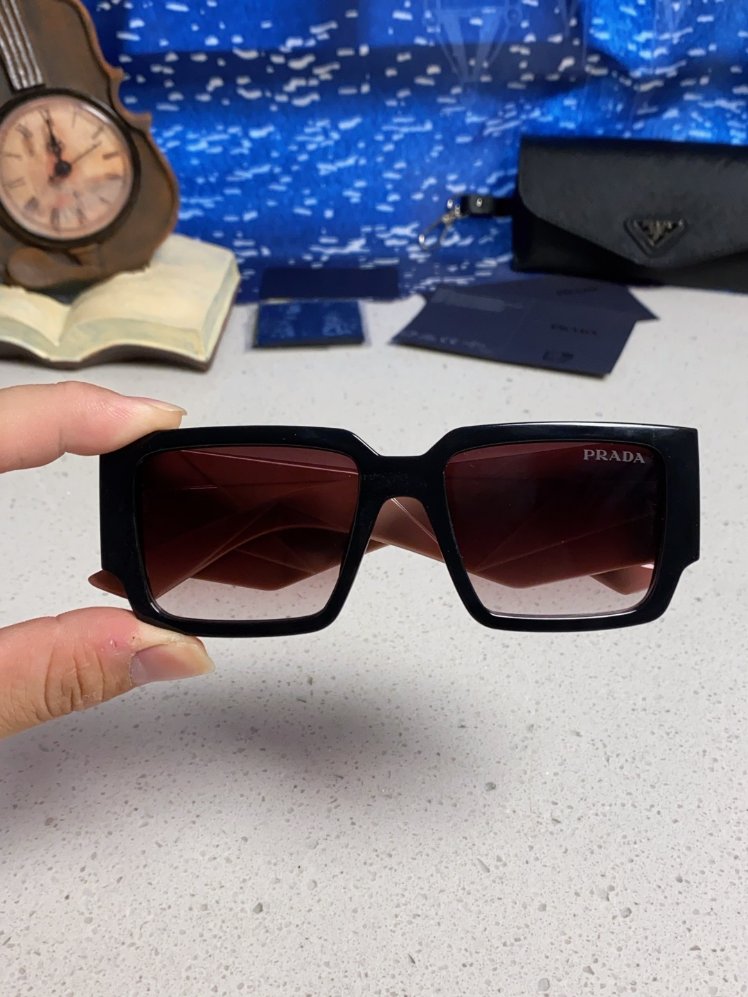 Prada普拉达 2025新款男普欧美运动太阳镜女防紫外线流行眼镜优雅通用时尚外贸墨镜 男女通用