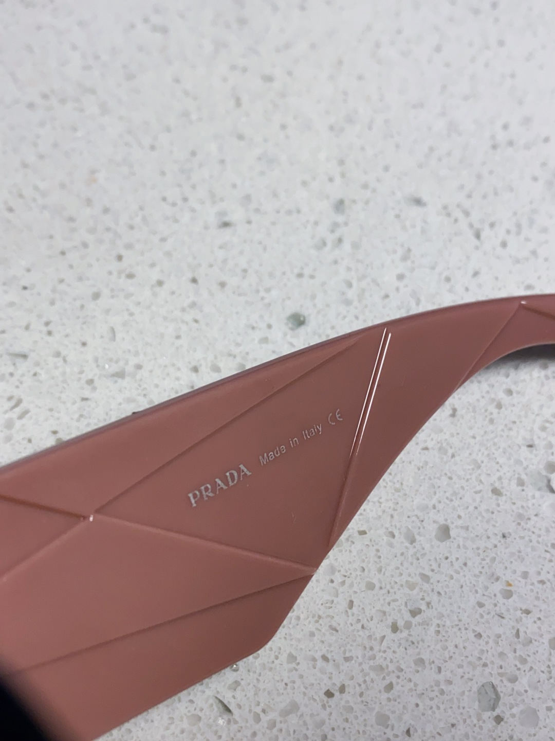 Prada普拉达 2025新款男普欧美运动太阳镜女防紫外线流行眼镜优雅通用时尚外贸墨镜 男女通用